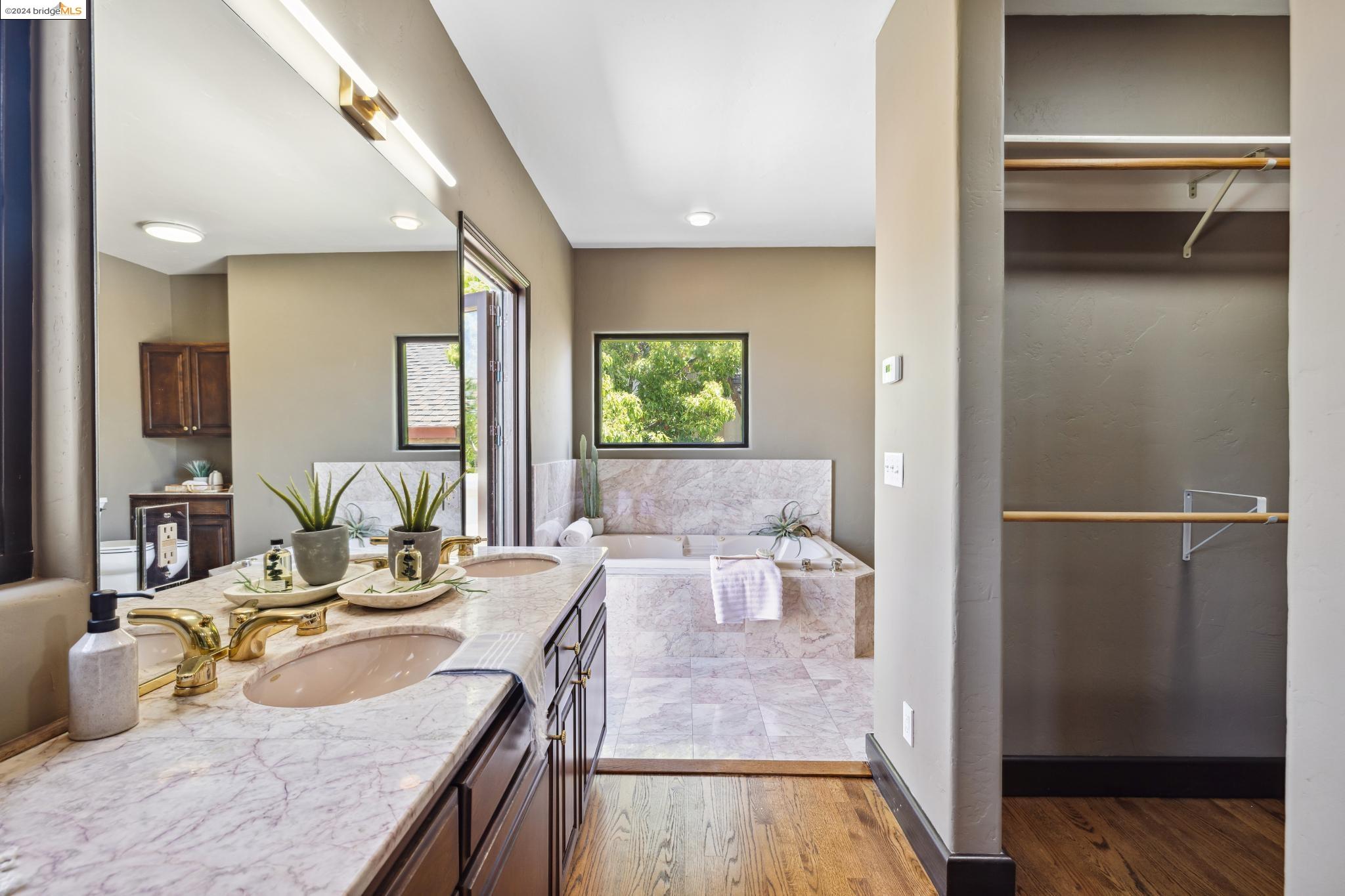 5866 Buena Vista Ave