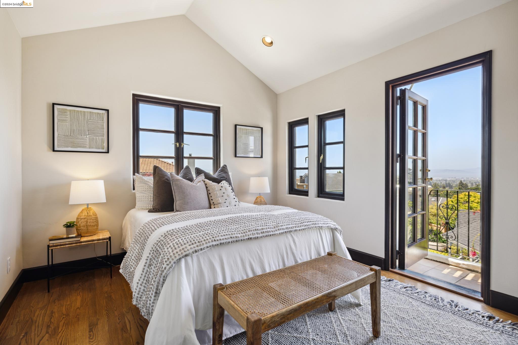 5866 Buena Vista Ave