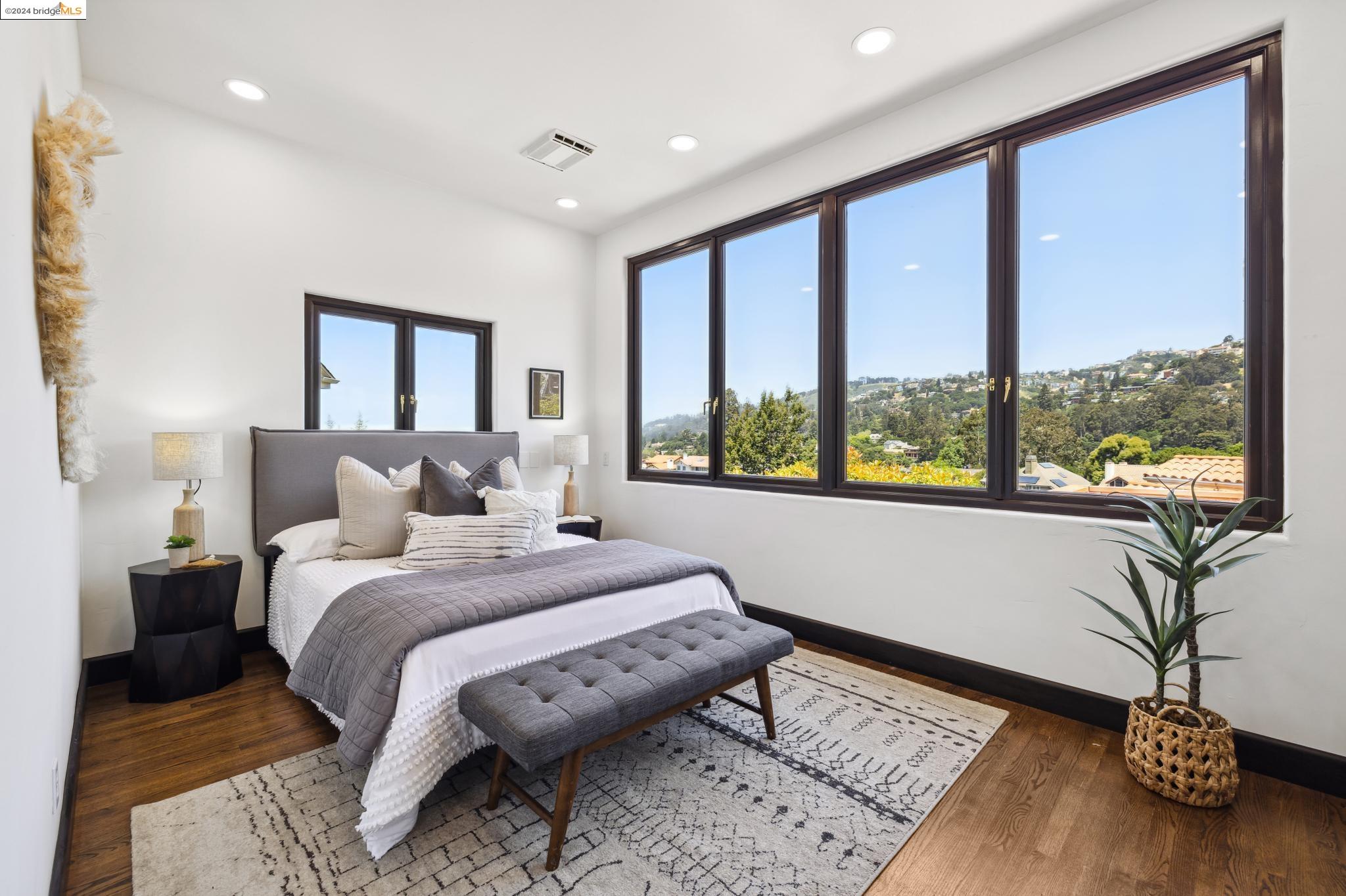 5866 Buena Vista Ave