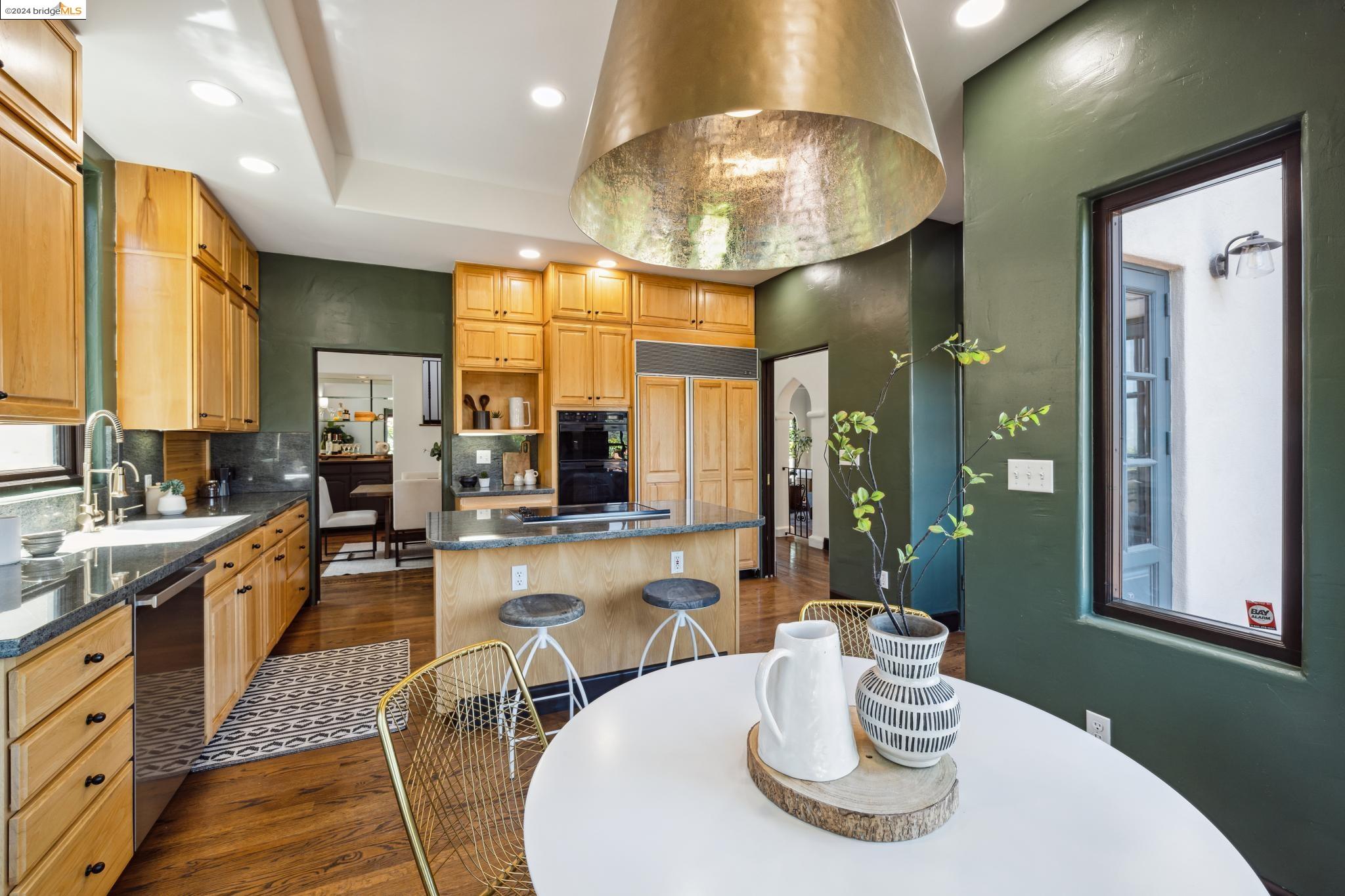 5866 Buena Vista Ave