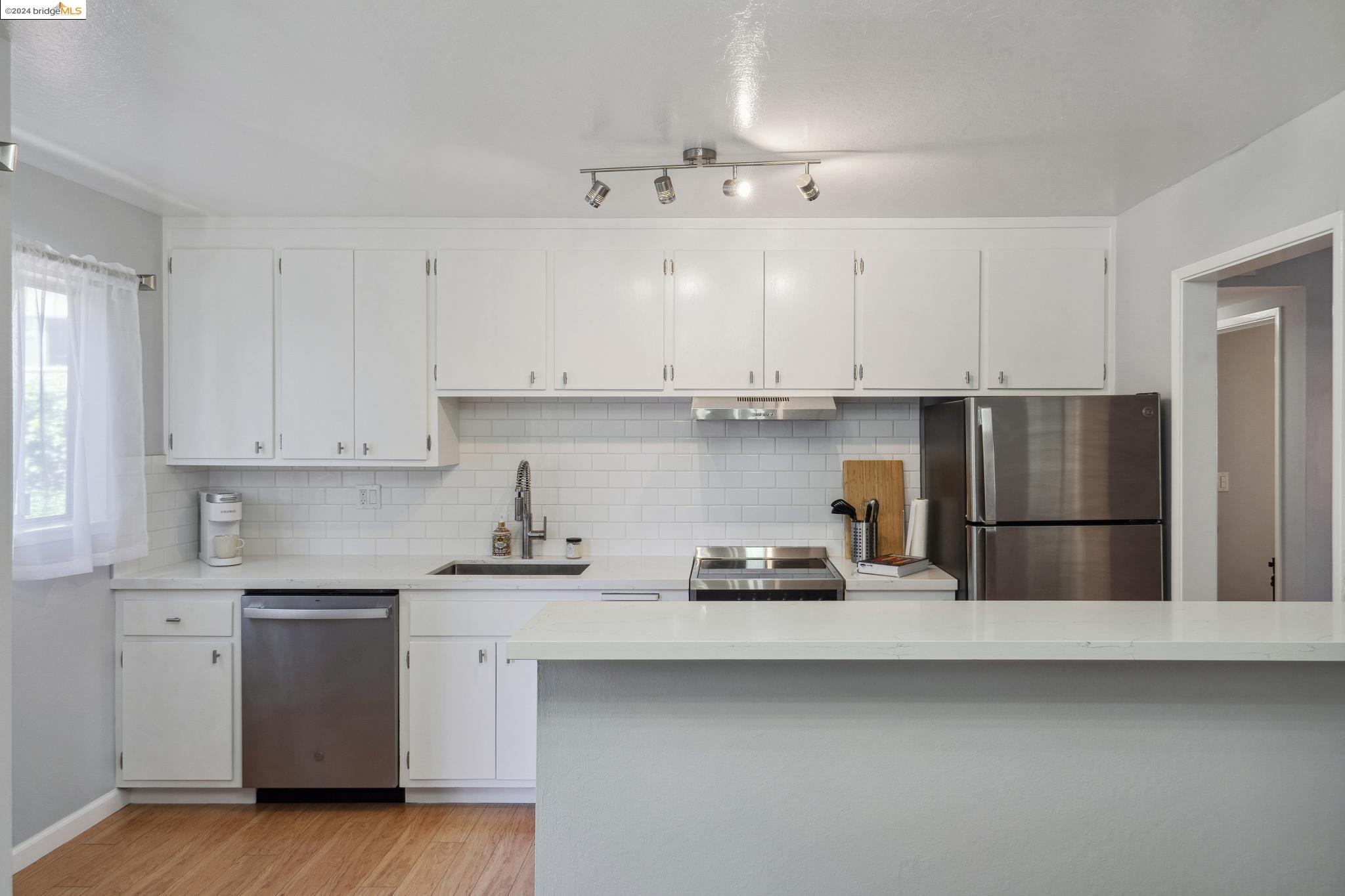 280 Park View Ter