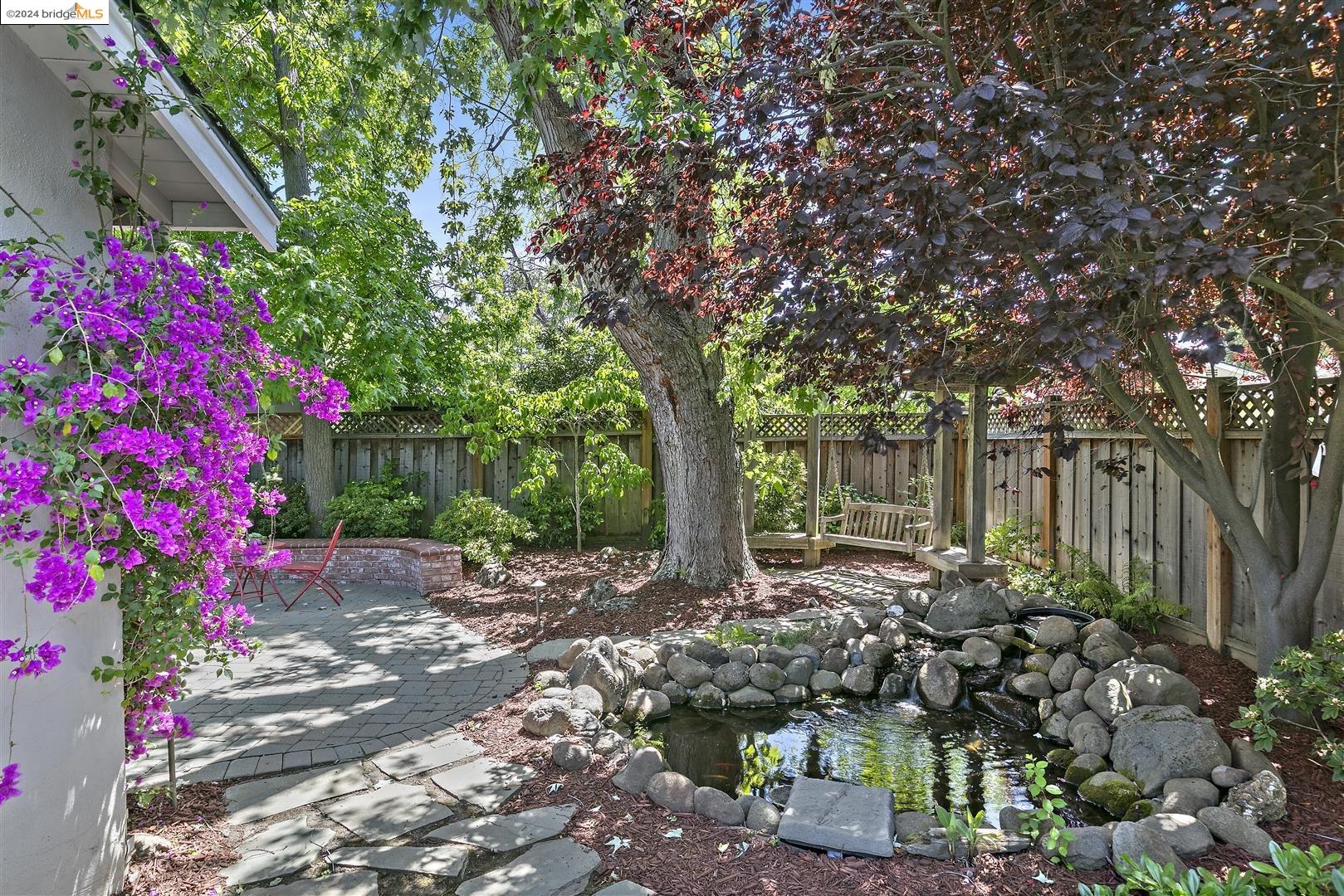 586 Leona Ln