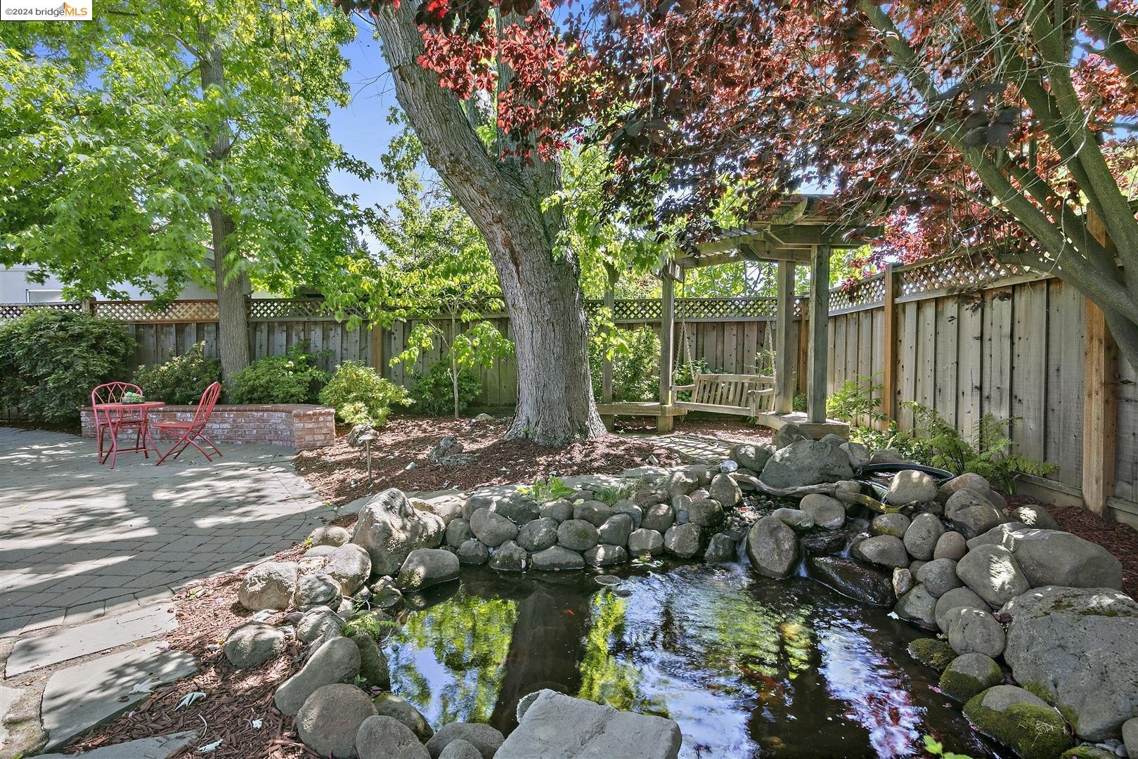 586 Leona Ln