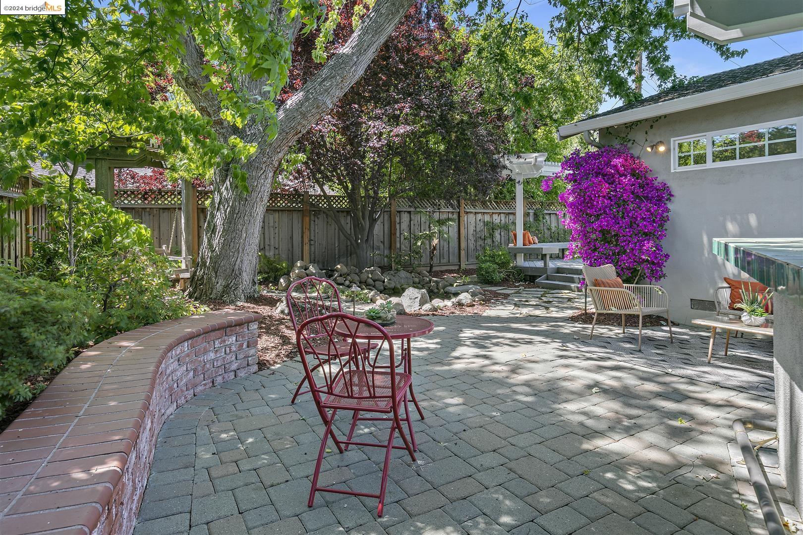 586 Leona Ln
