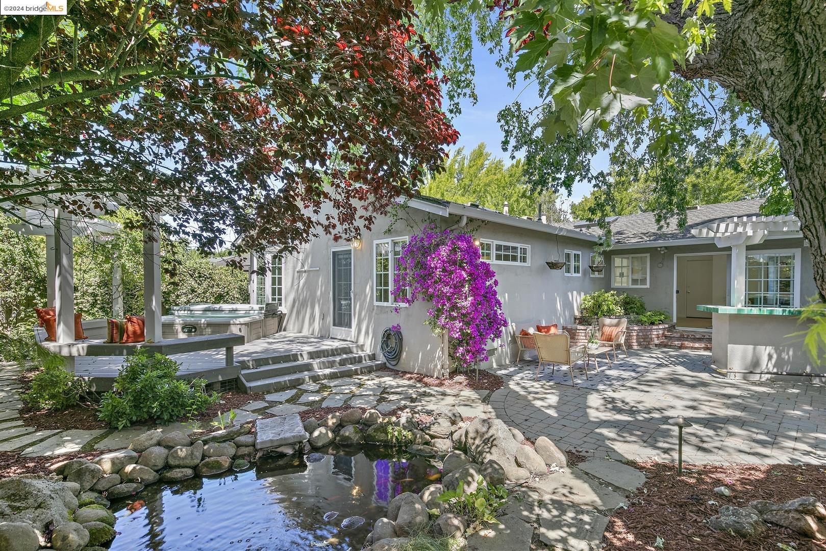 586 Leona Ln