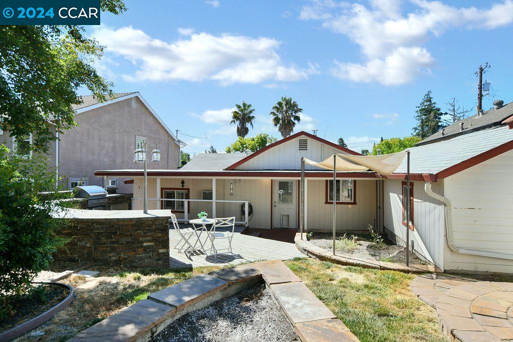 901 Bella Vista Avenue