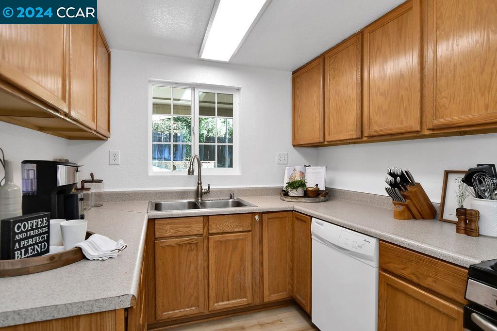 901 Bella Vista Avenue