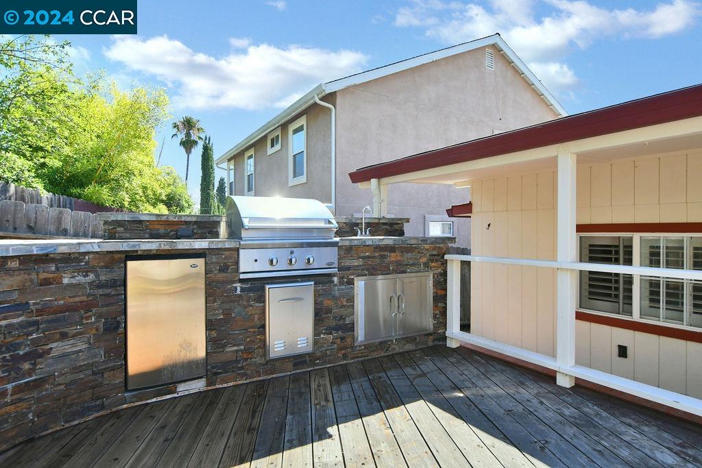 901 Bella Vista Avenue