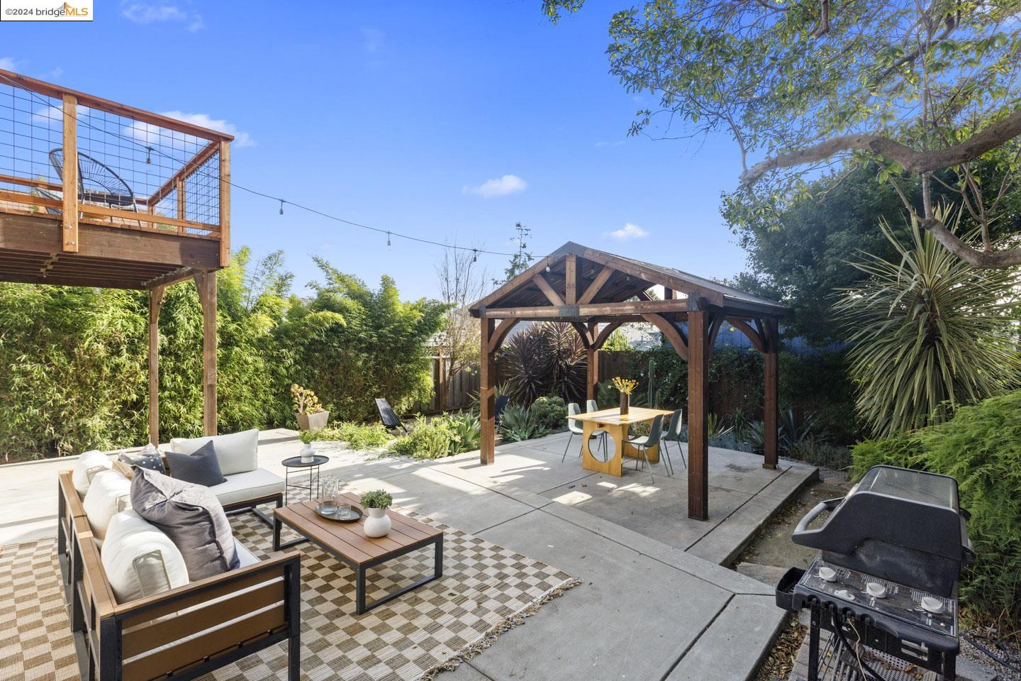 135 Santa Fe Ave