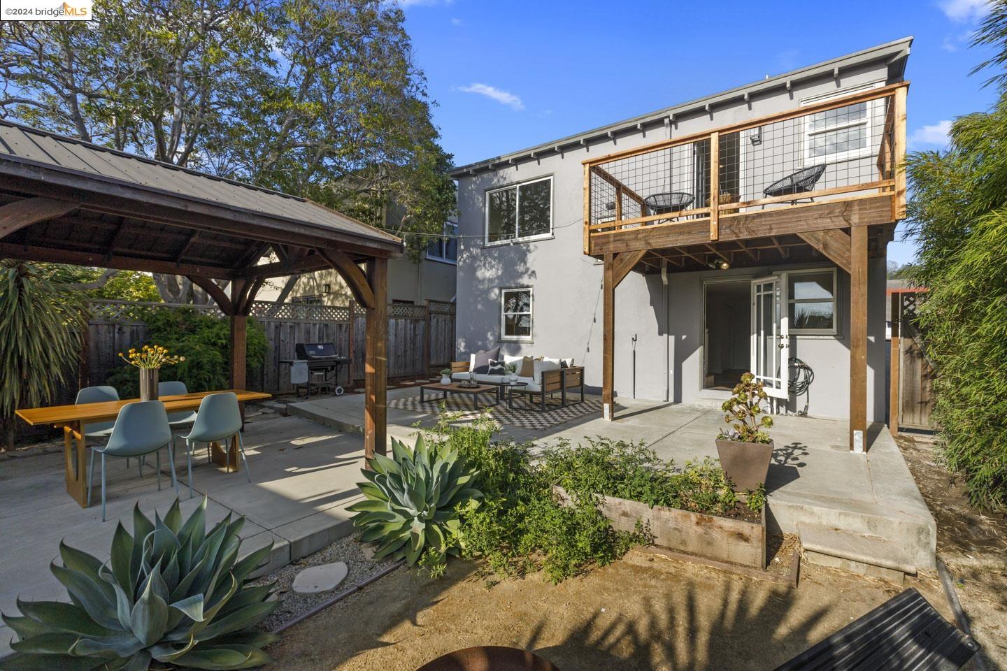 135 Santa Fe Ave