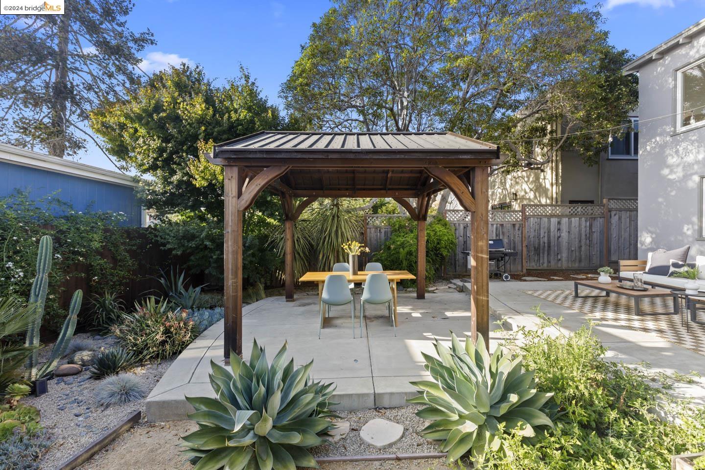 135 Santa Fe Ave