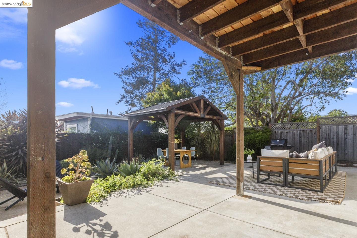 135 Santa Fe Ave