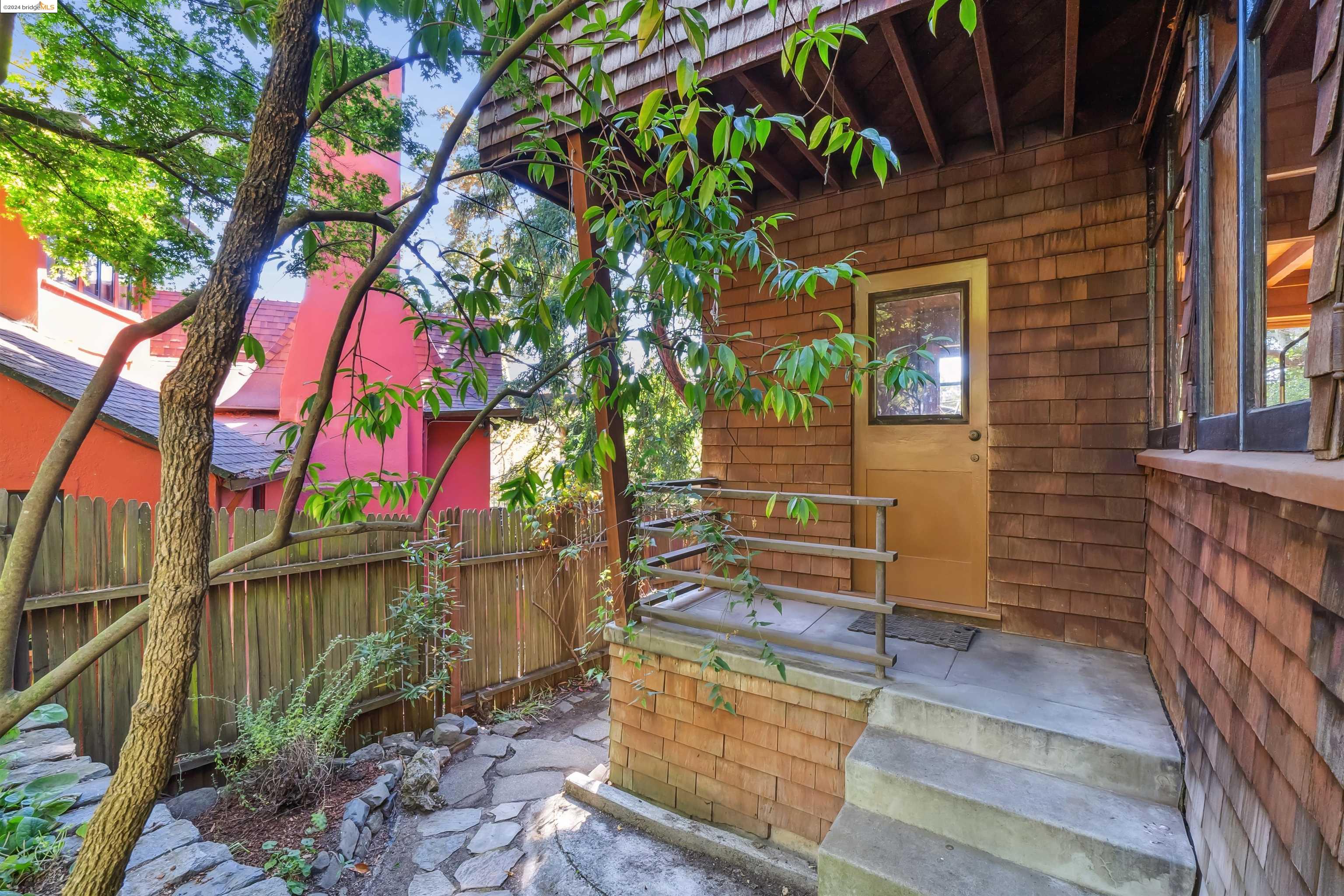 1736 Highland Pl