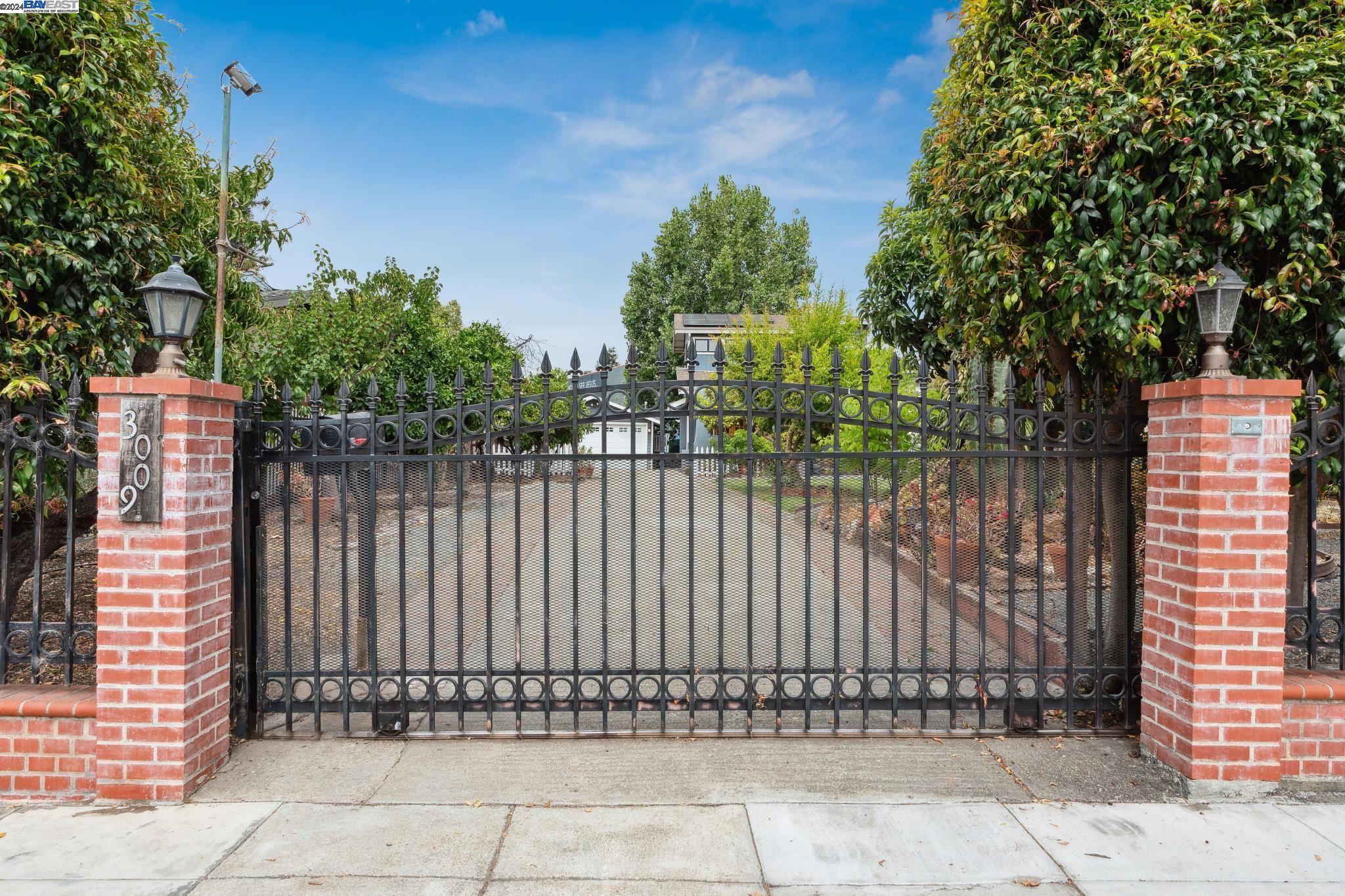 3009 HUMBOLDT AVENUE