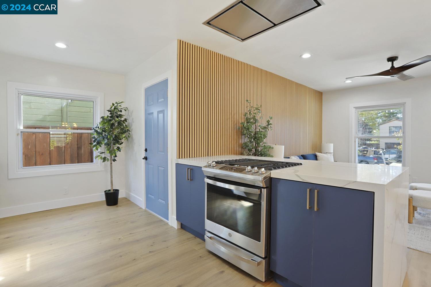 1249 Francisco Street