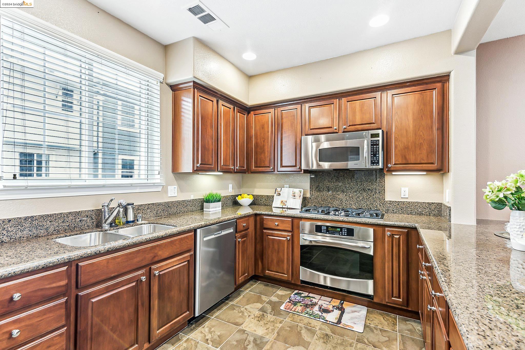 2504 Jetty Dr