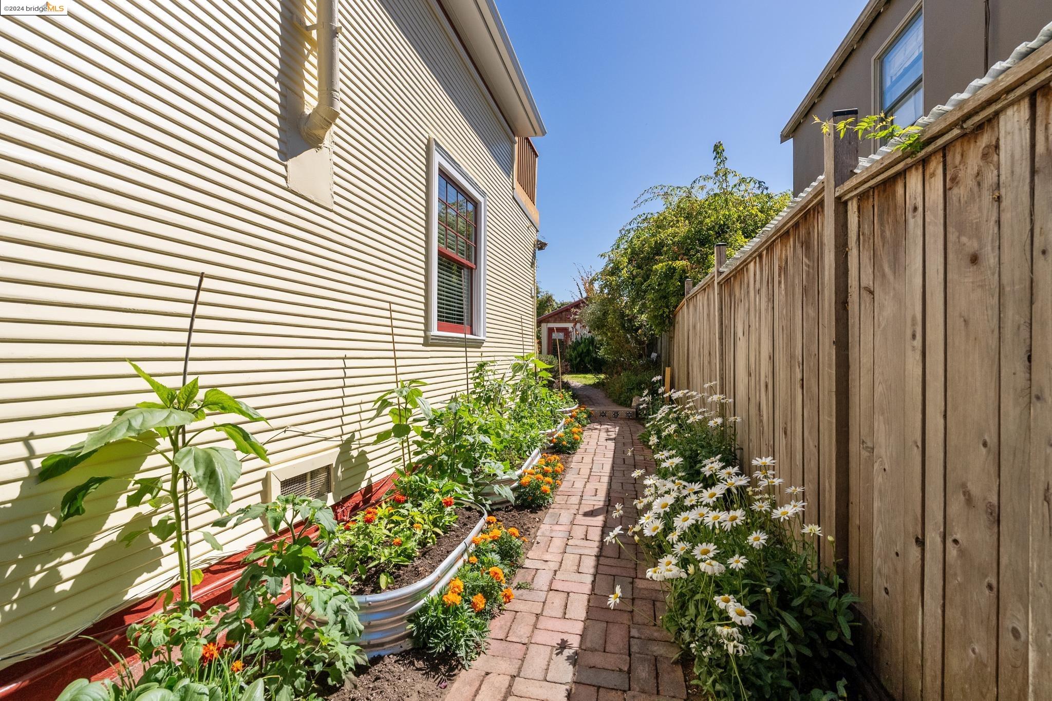 2533 California