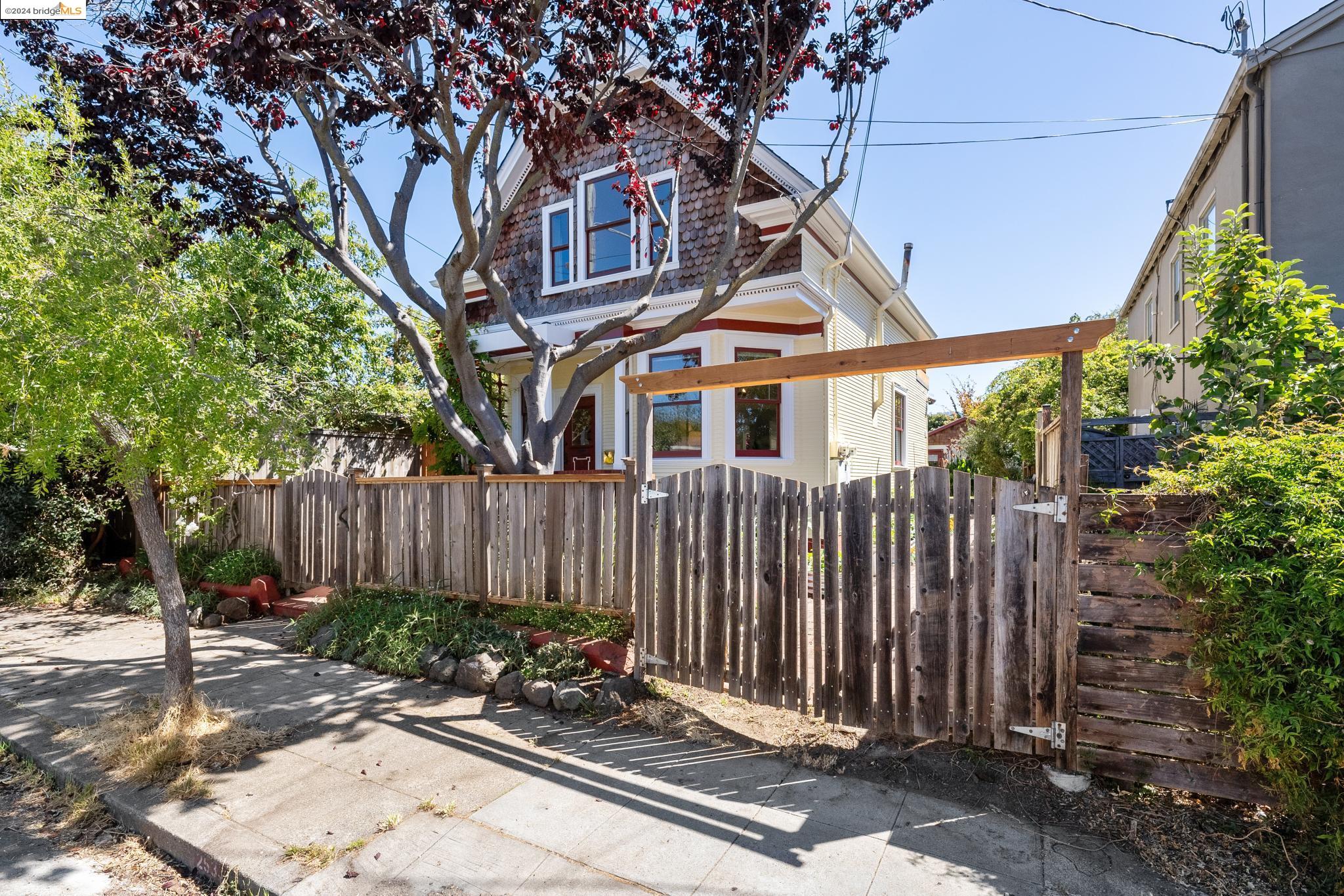 2533 California