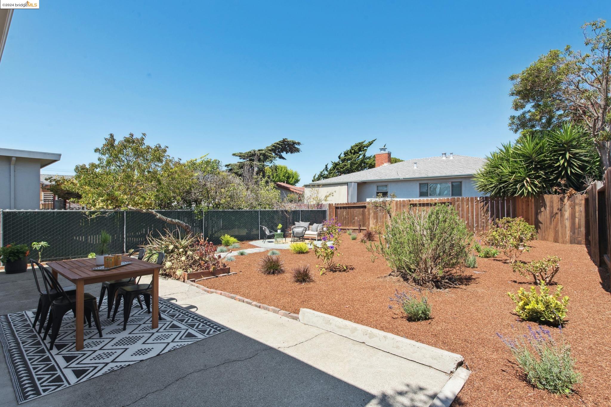 6725 Portola Dr