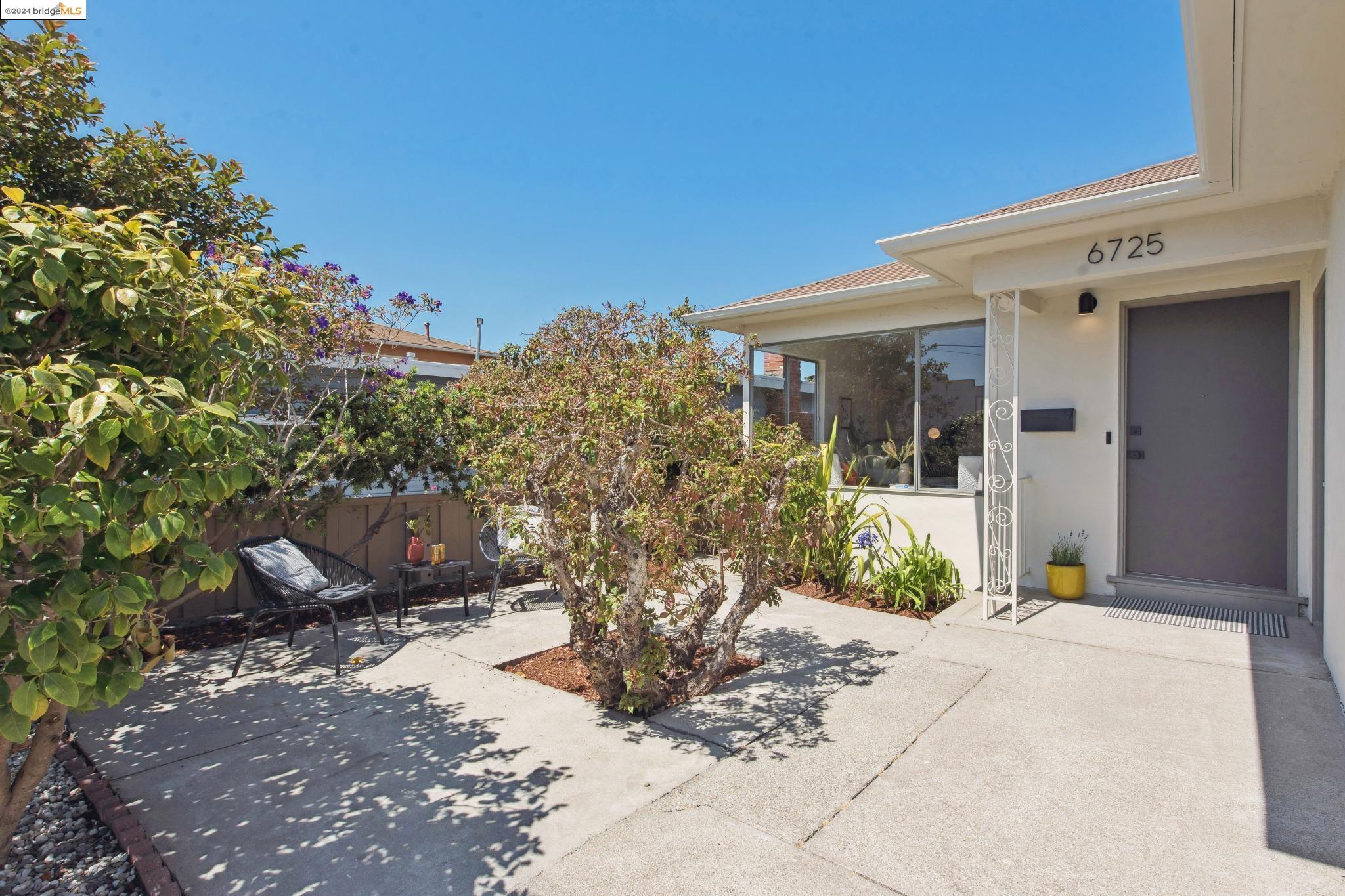 6725 Portola Dr