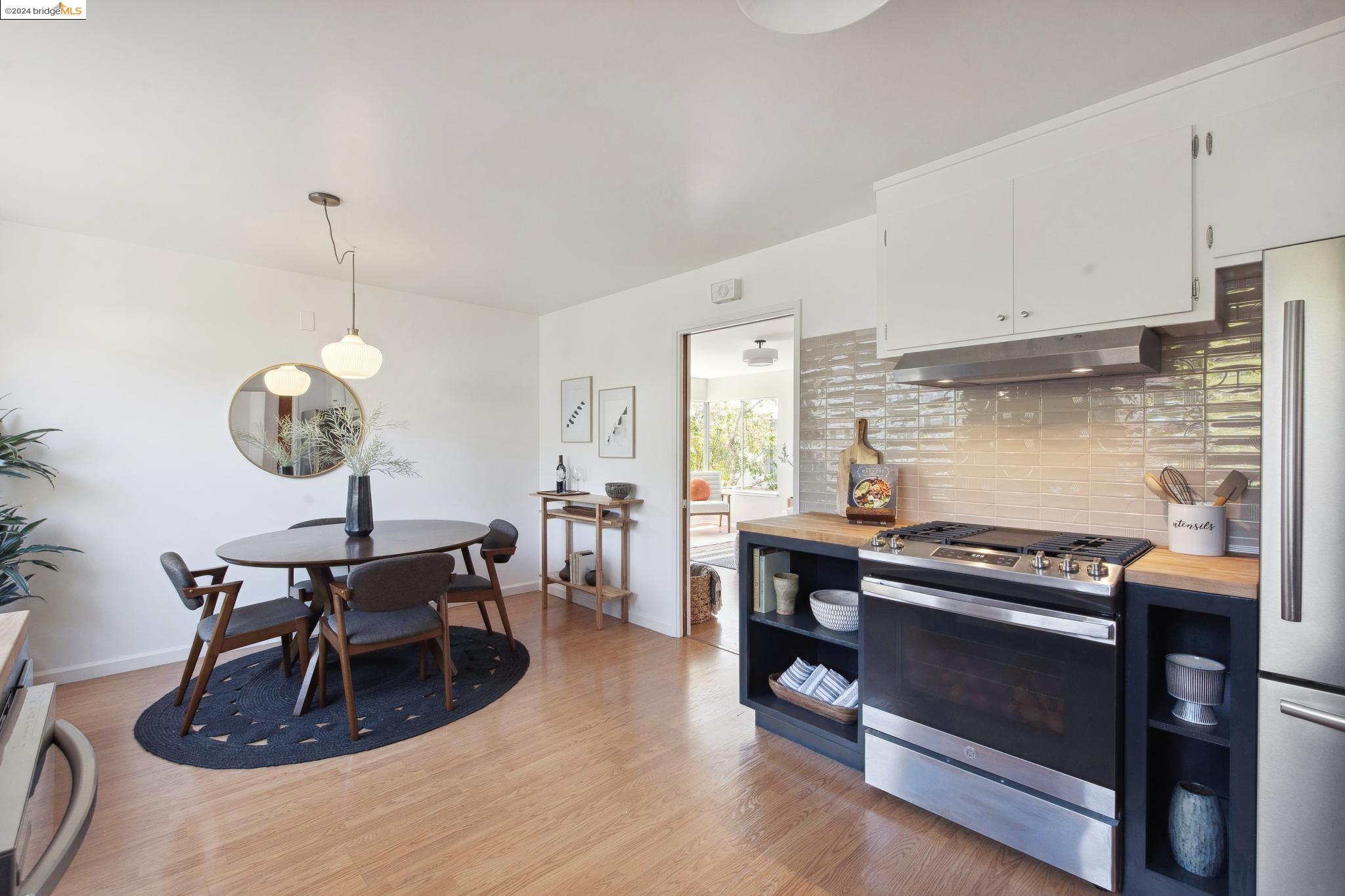6725 Portola Dr
