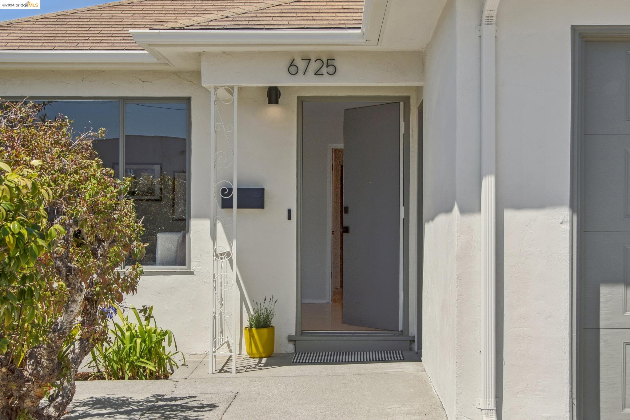 6725 Portola Dr