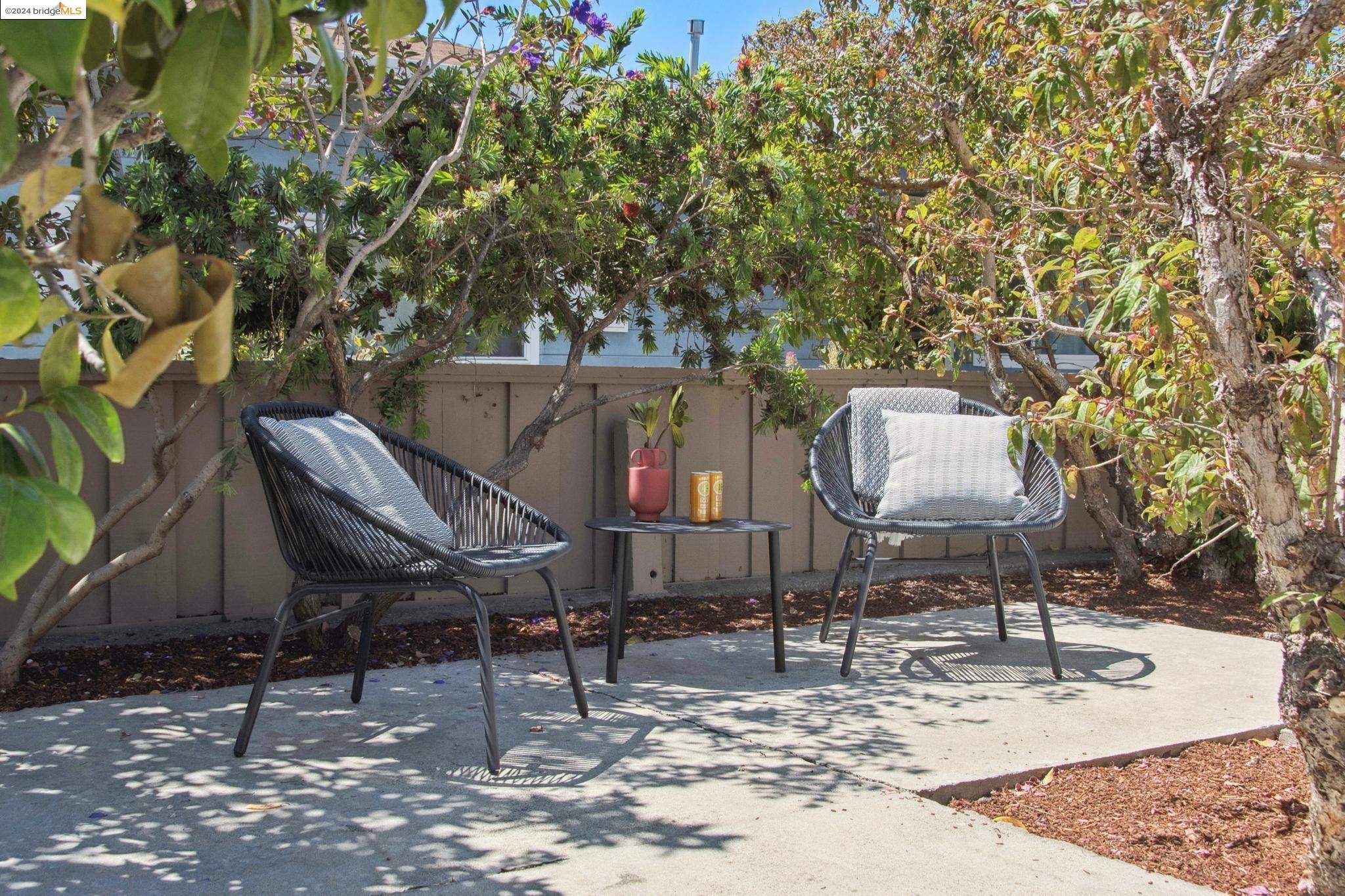 6725 Portola Dr