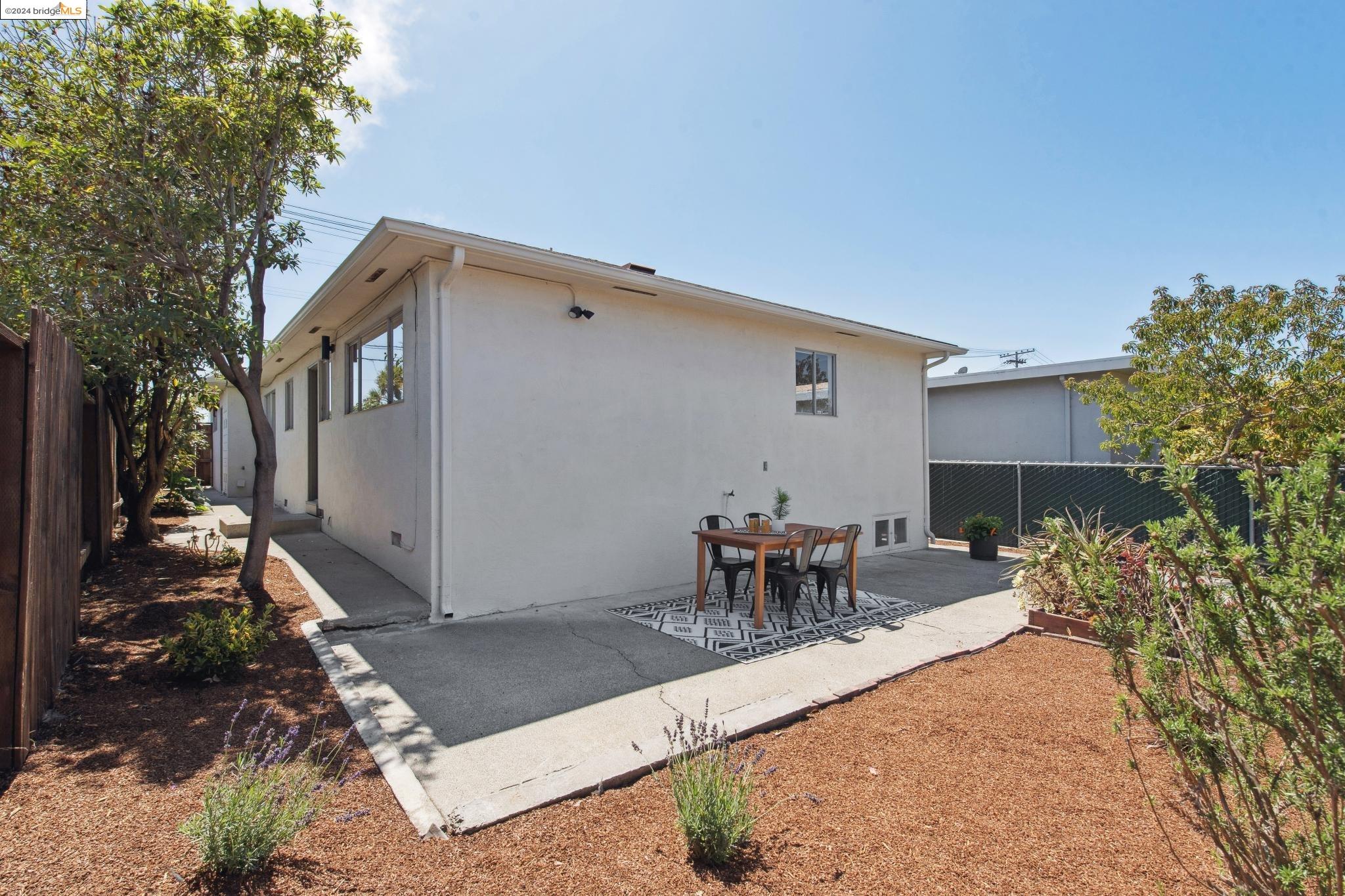 6725 Portola Dr