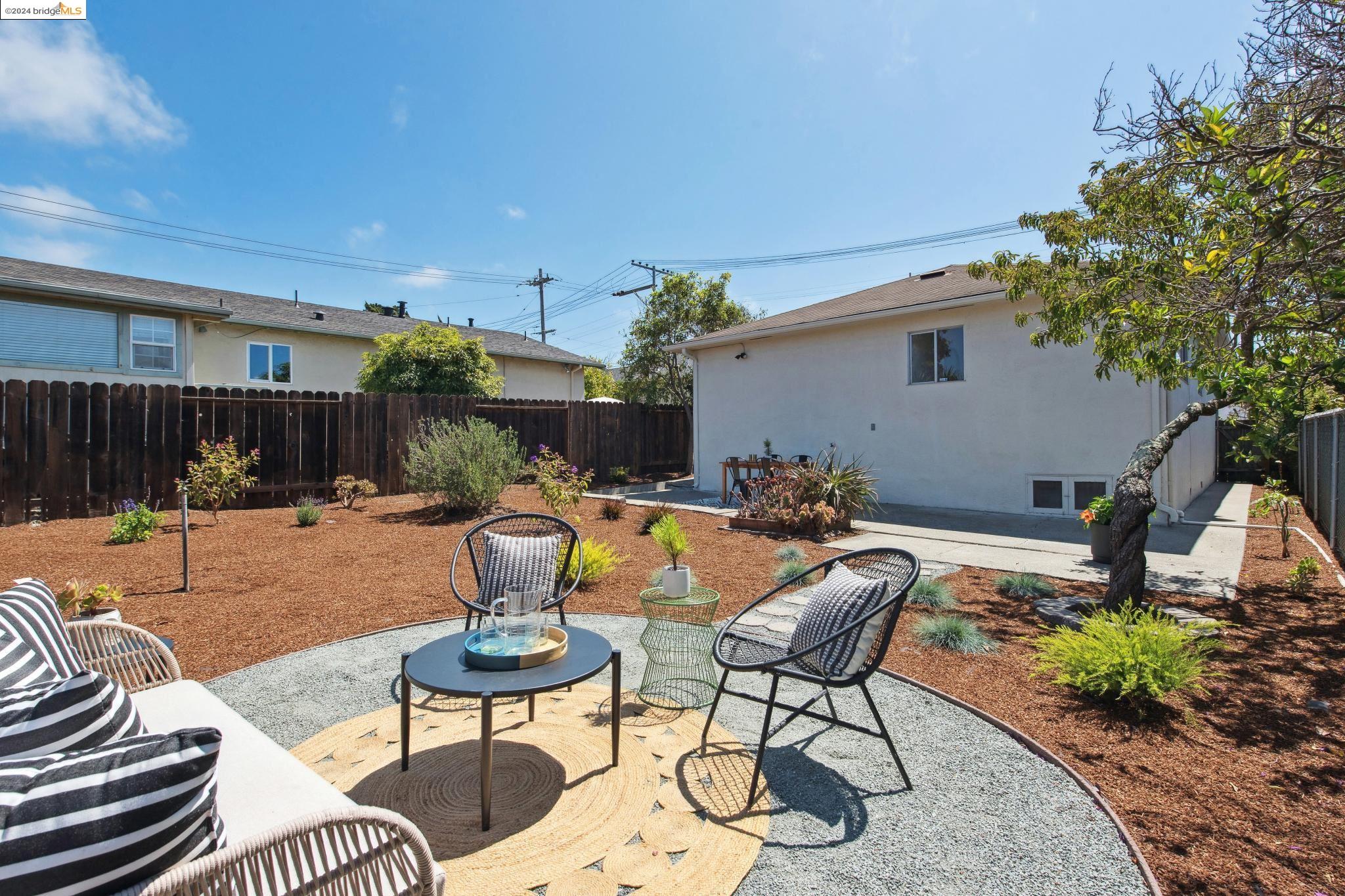 6725 Portola Dr