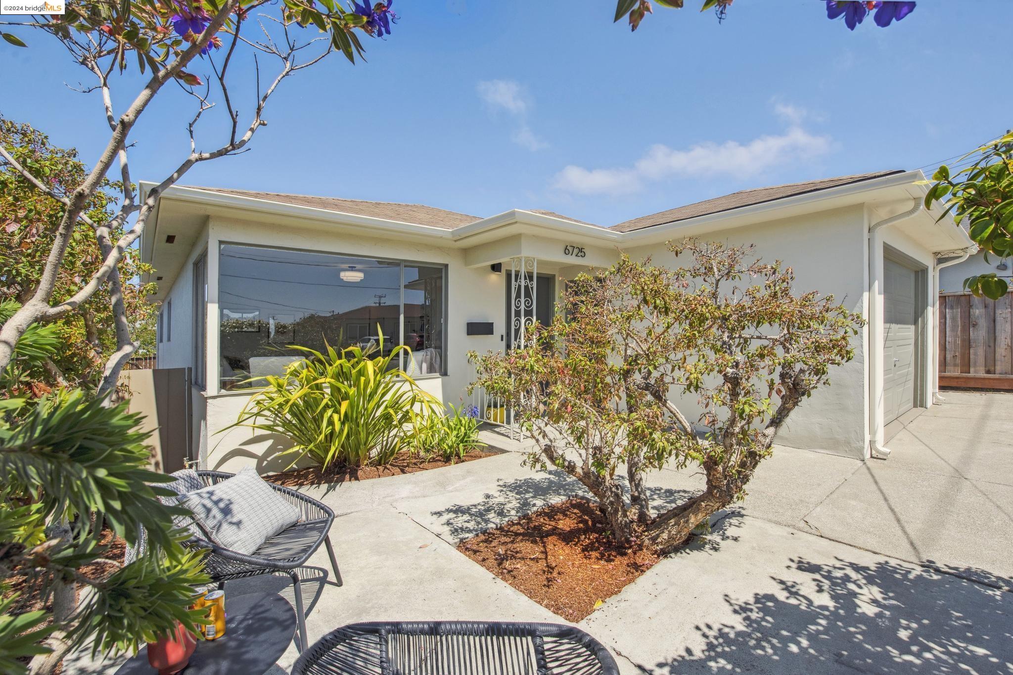 6725 Portola Dr