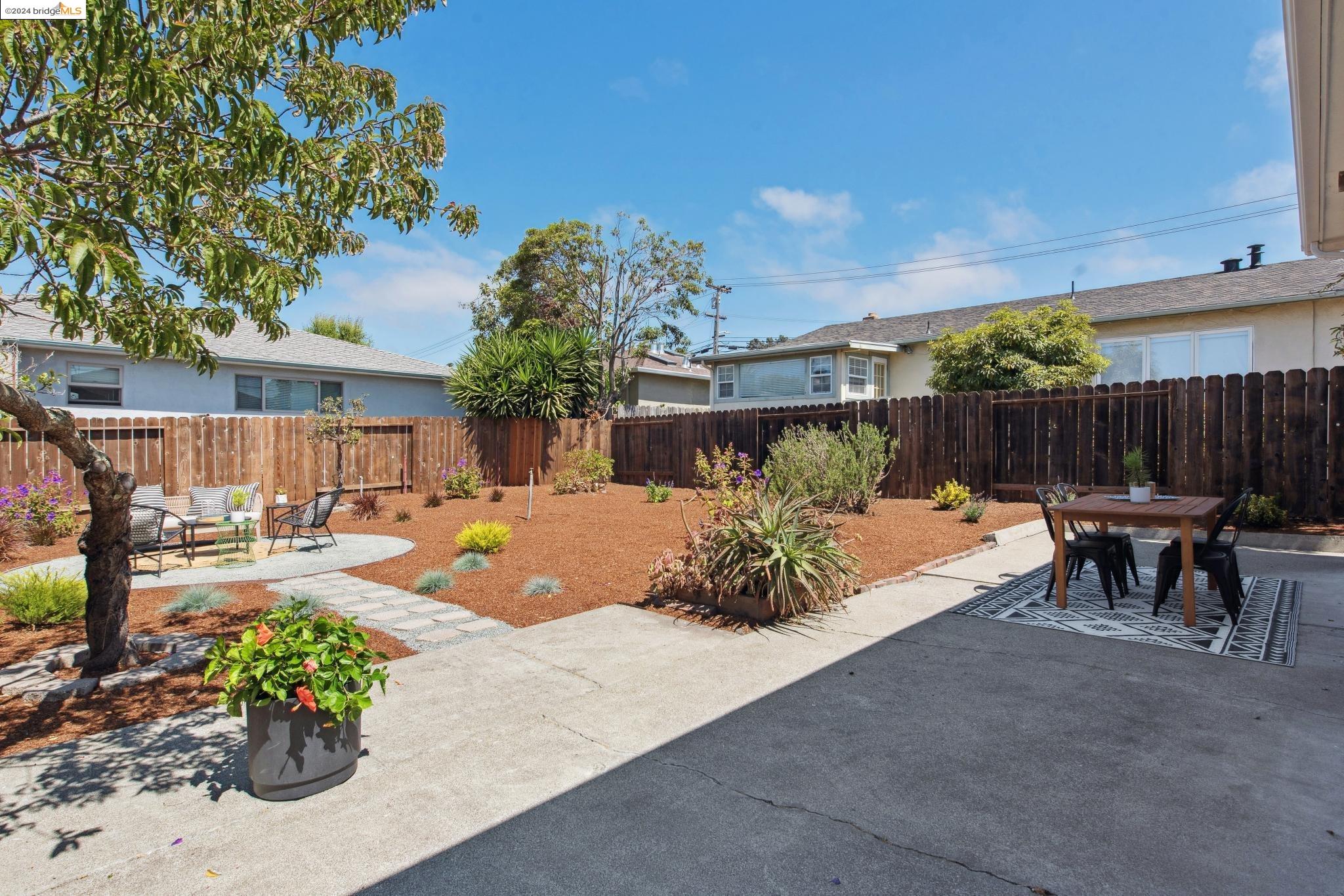 6725 Portola Dr