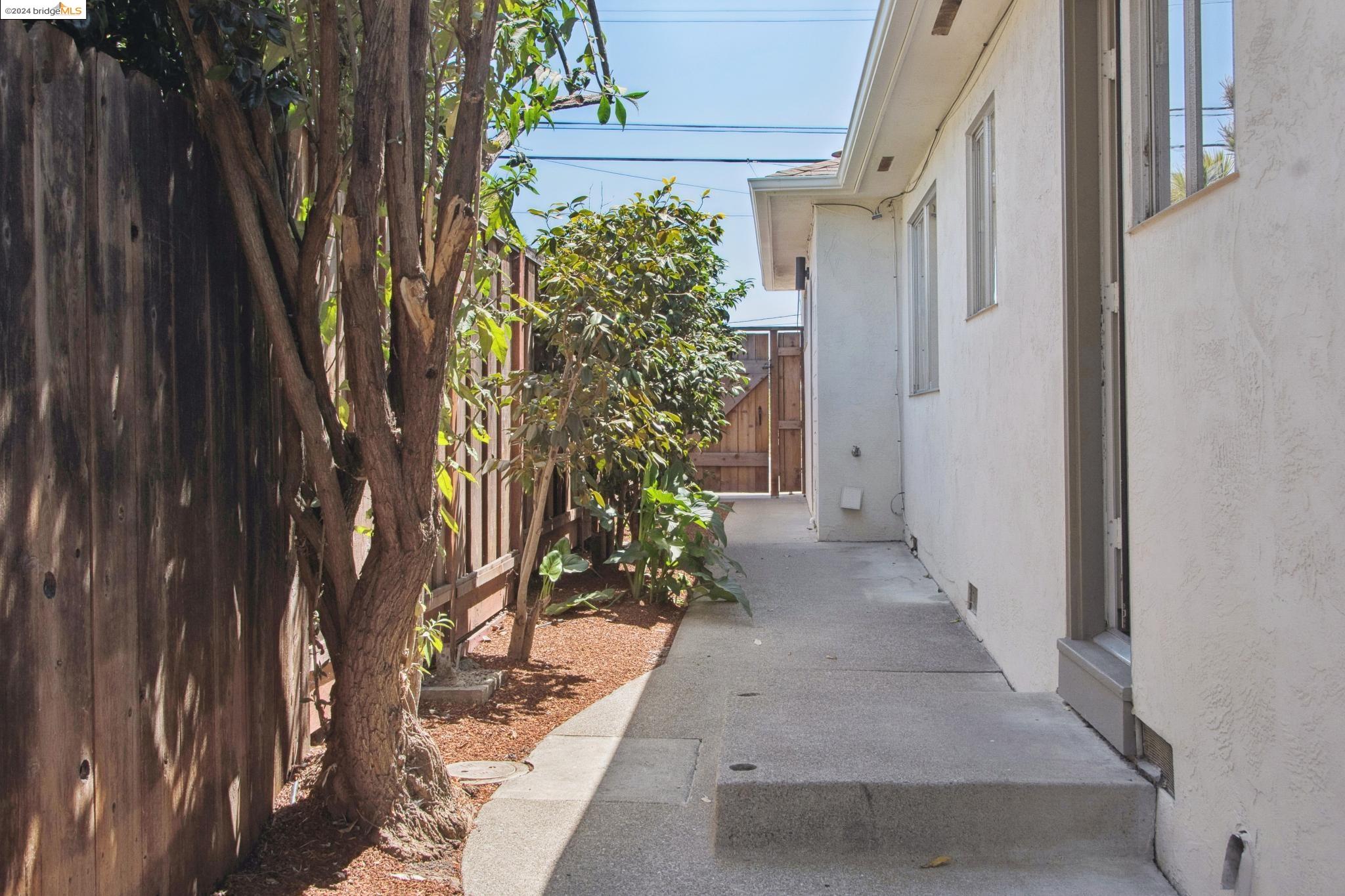 6725 Portola Dr