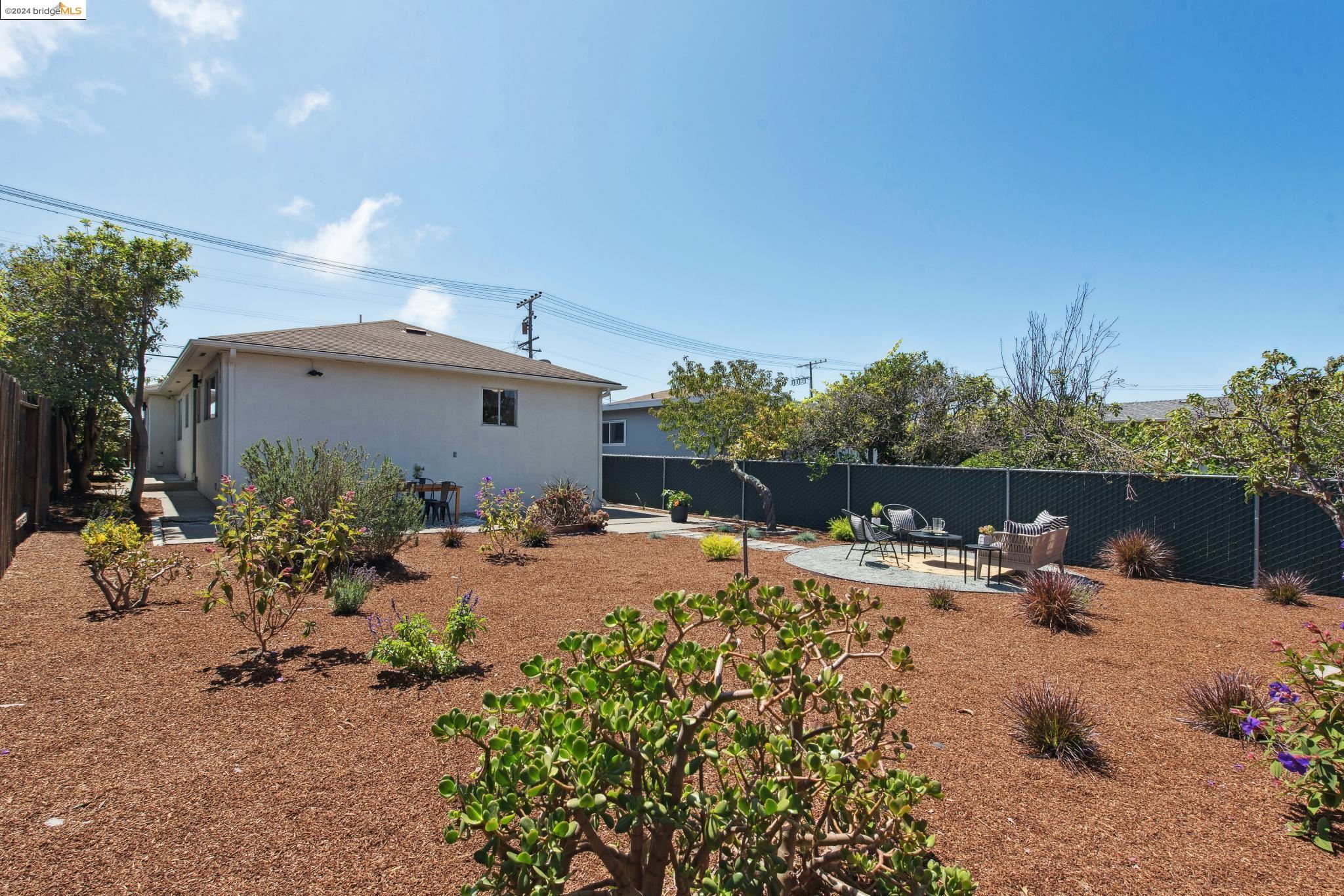 6725 Portola Dr