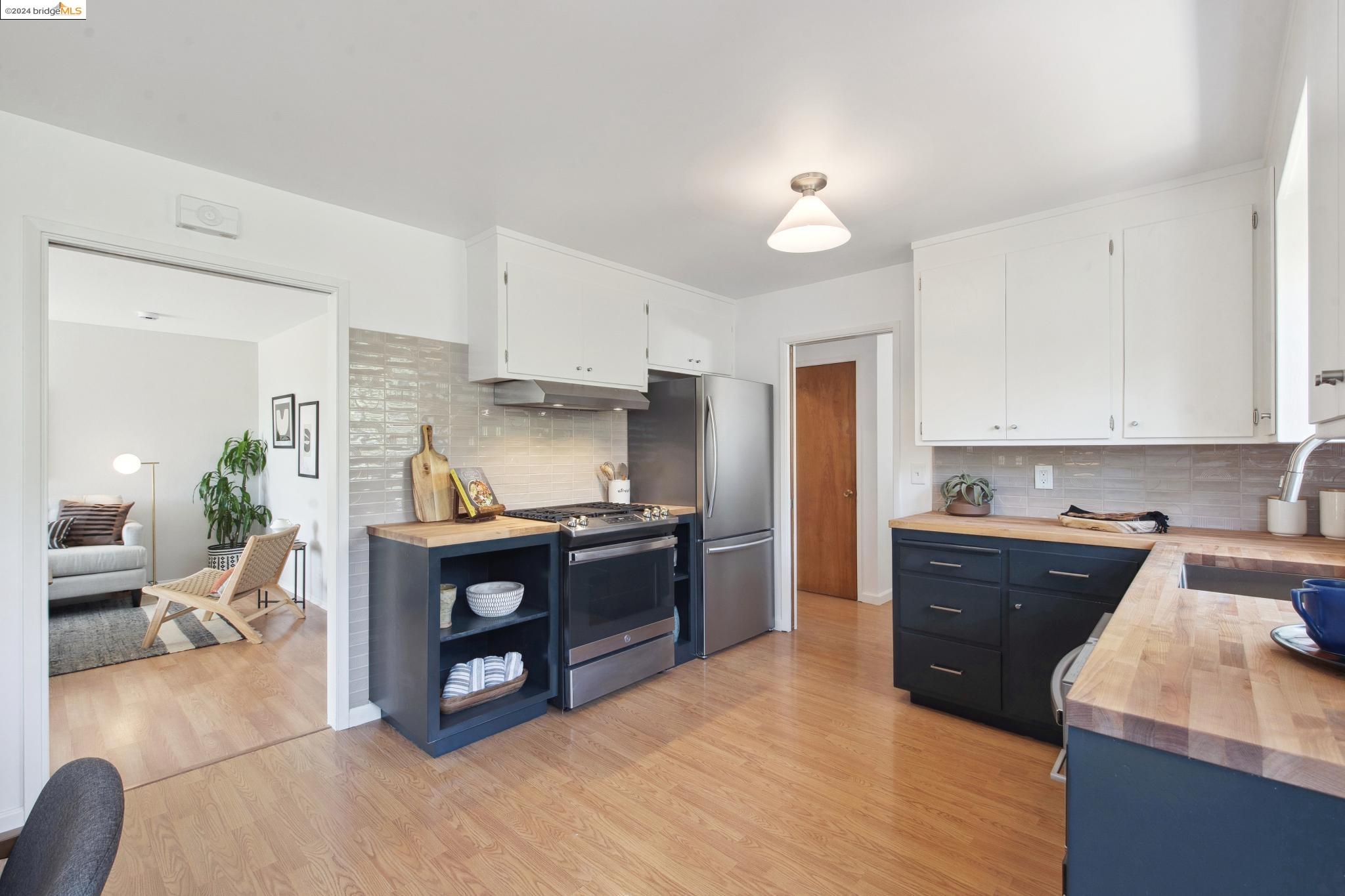 6725 Portola Dr