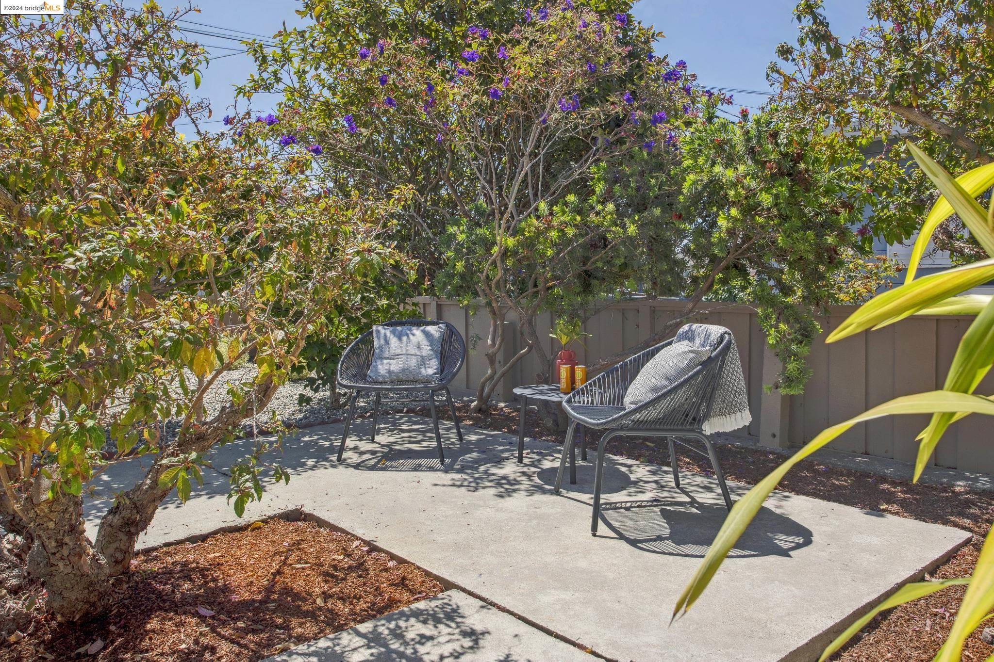 6725 Portola Dr