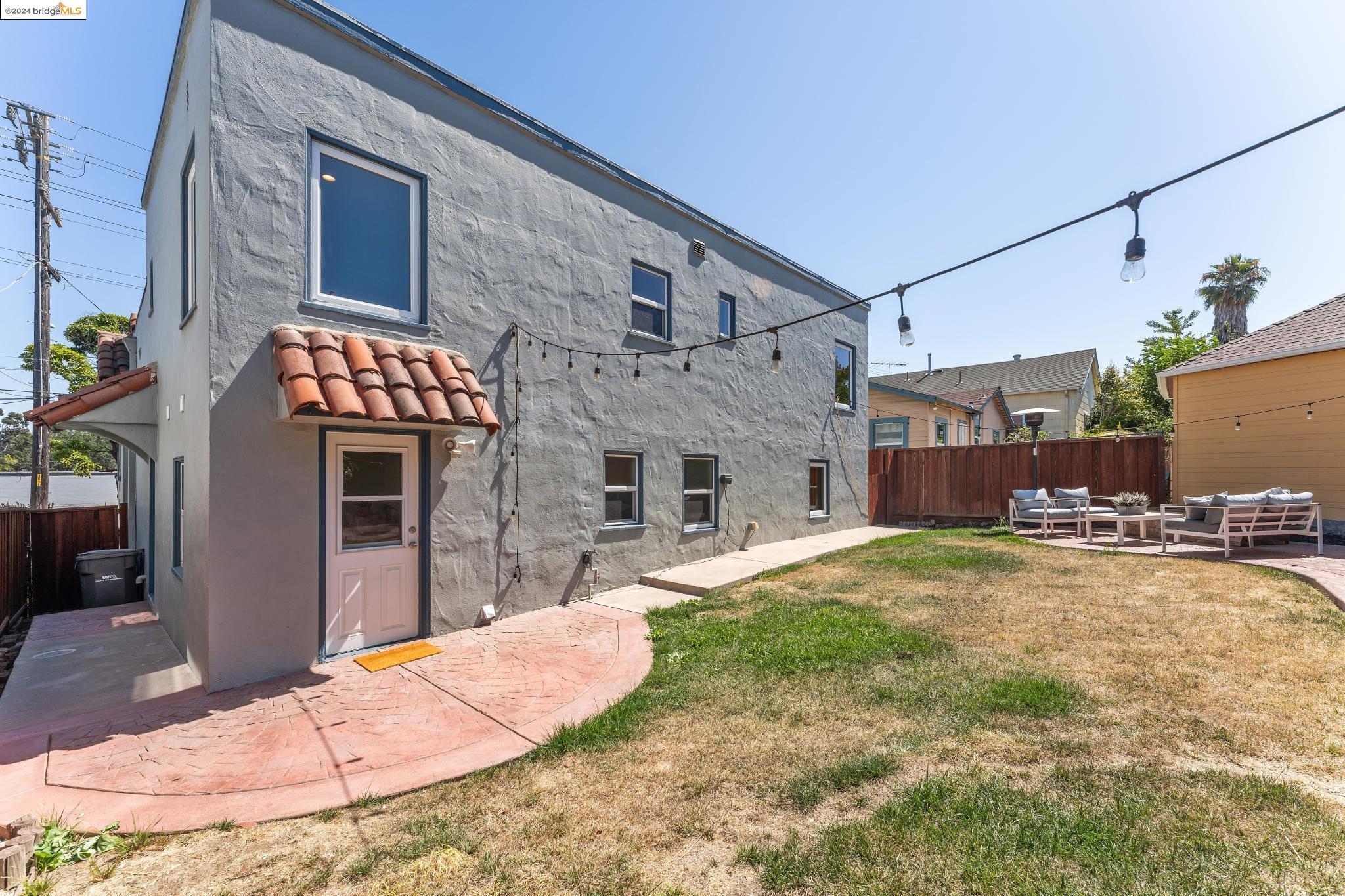3229 Ardley Ave