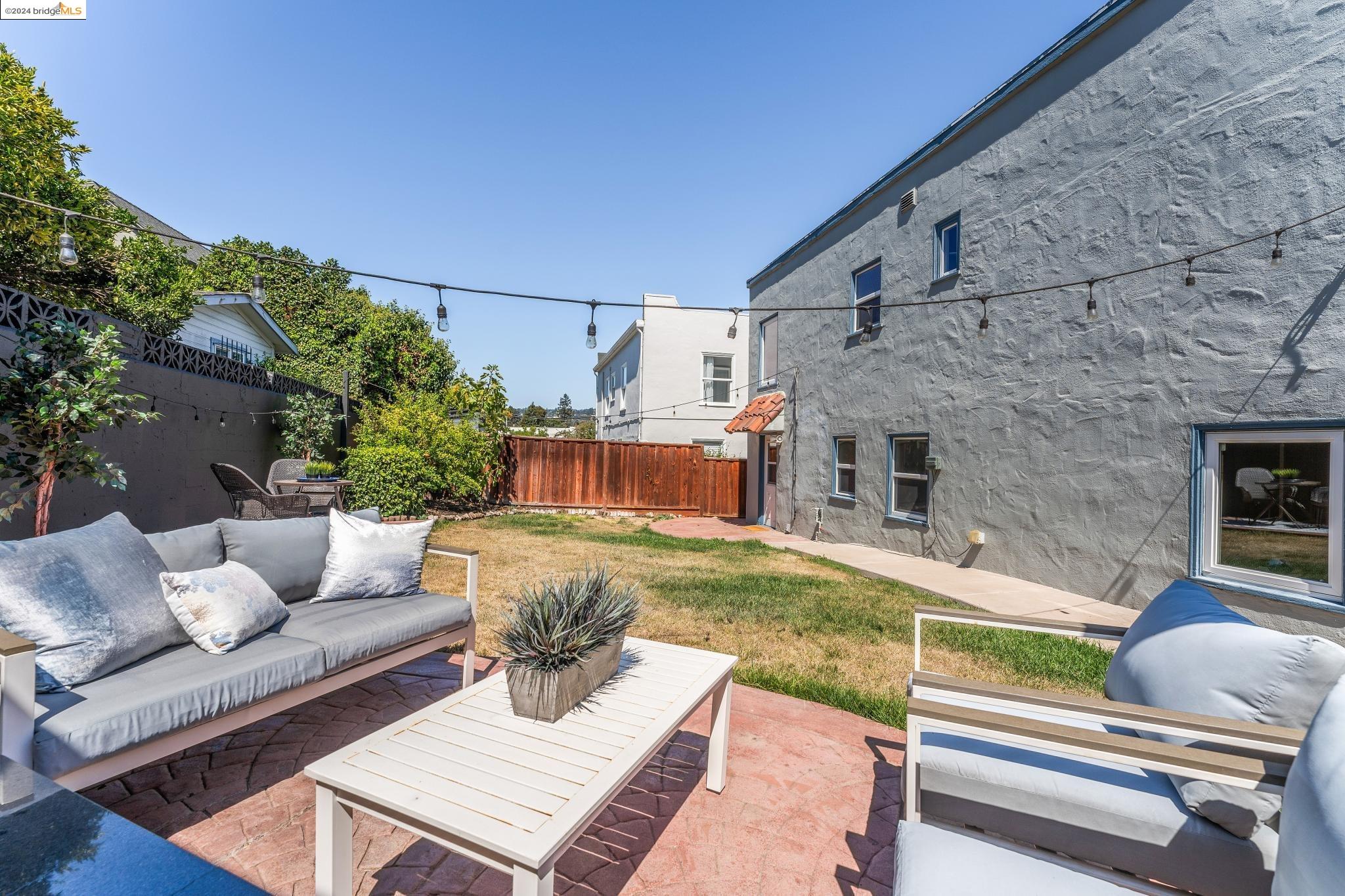 3229 Ardley Ave