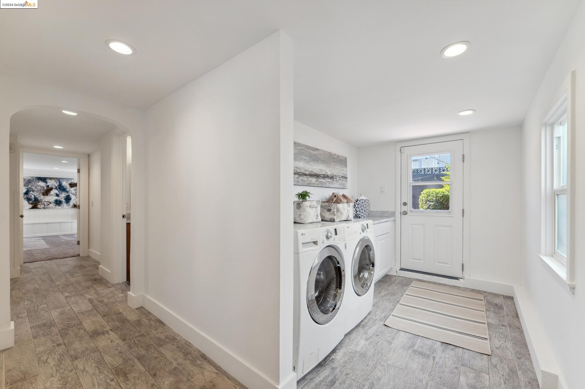 3229 Ardley Ave