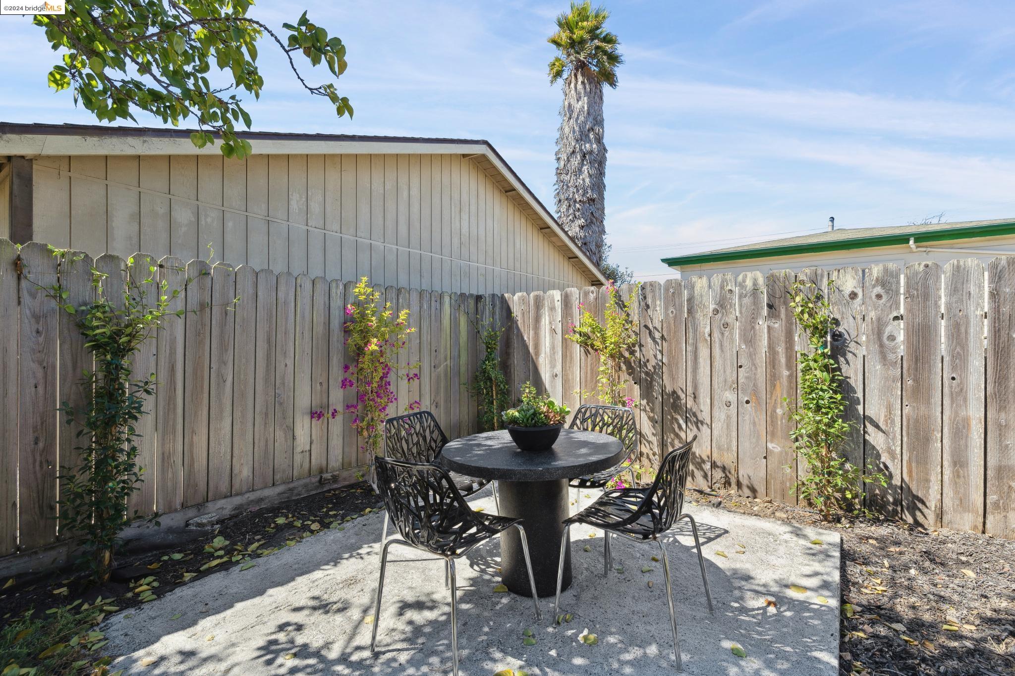 261 S 42Nd St