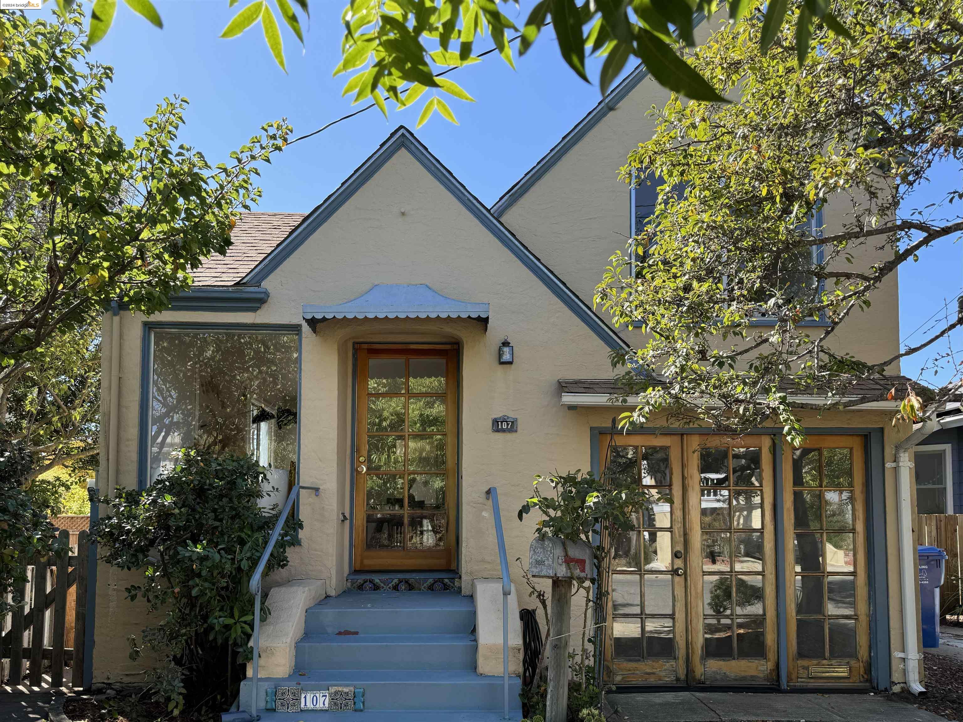 107 Ramona Ave