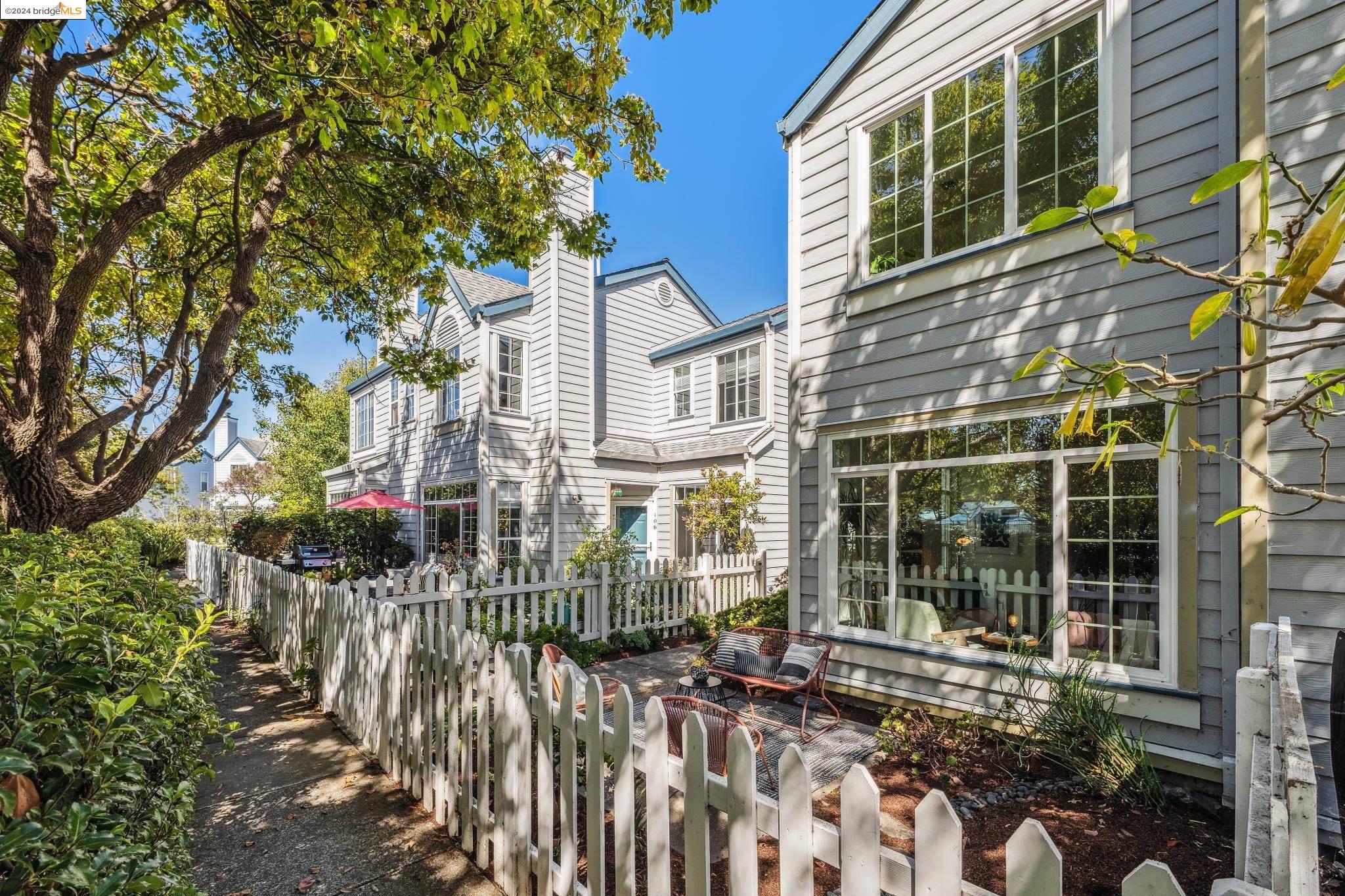 107 Commodore Dr