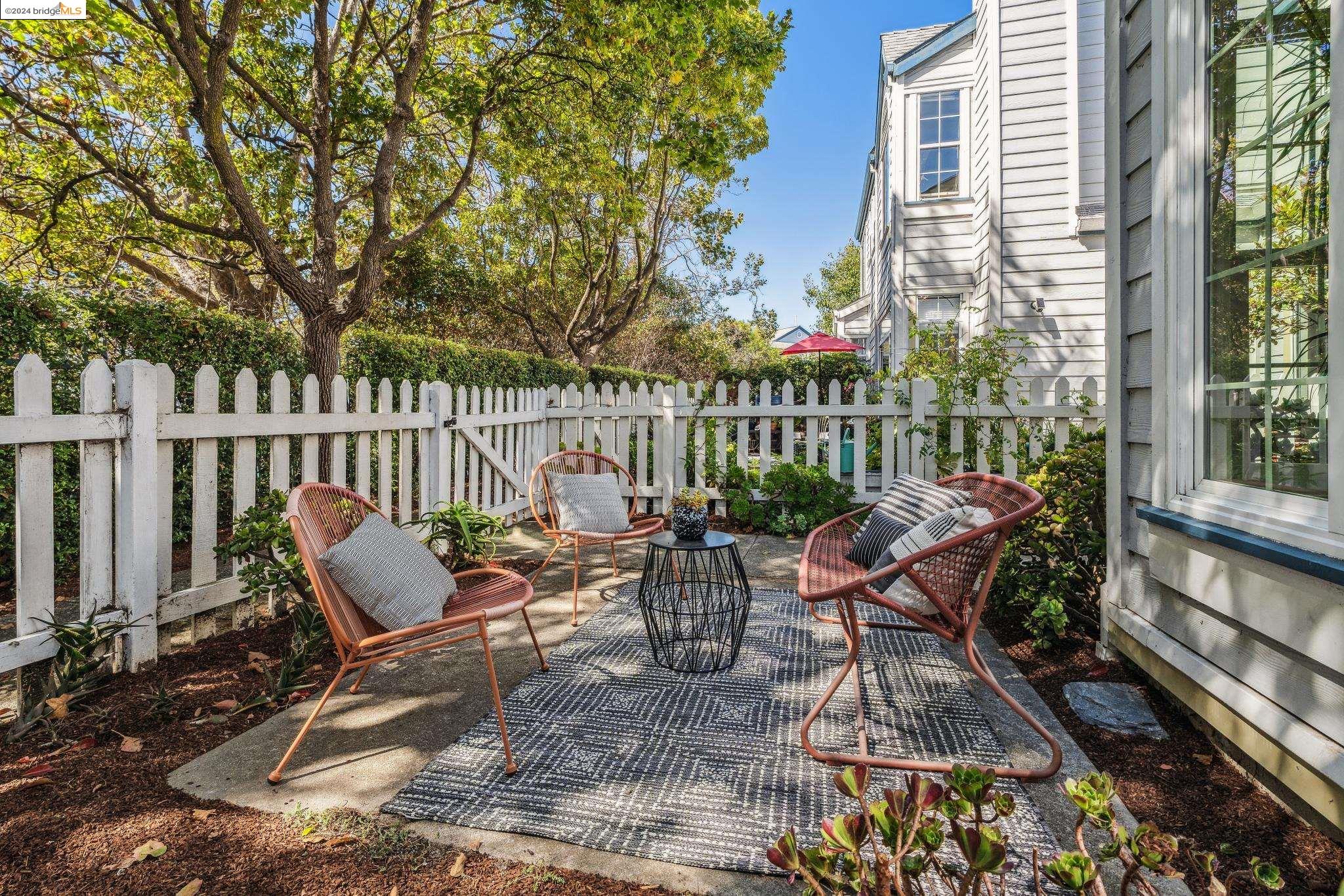 107 Commodore Dr