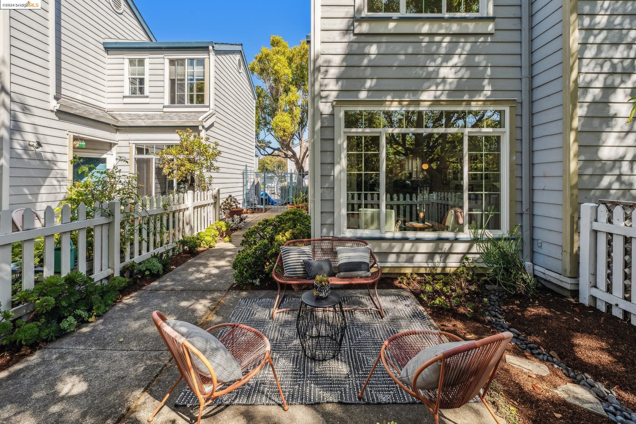 107 Commodore Dr