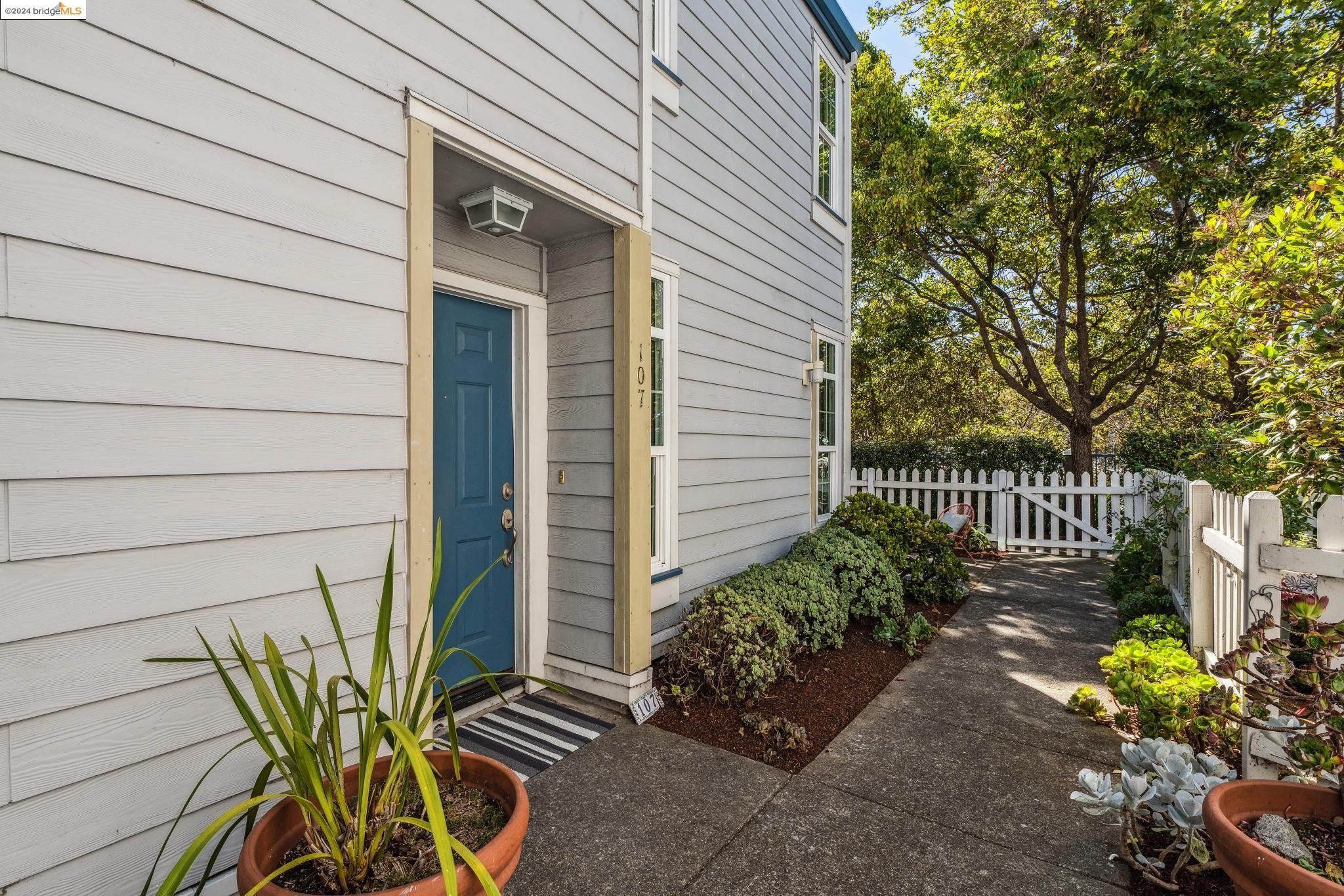 107 Commodore Dr