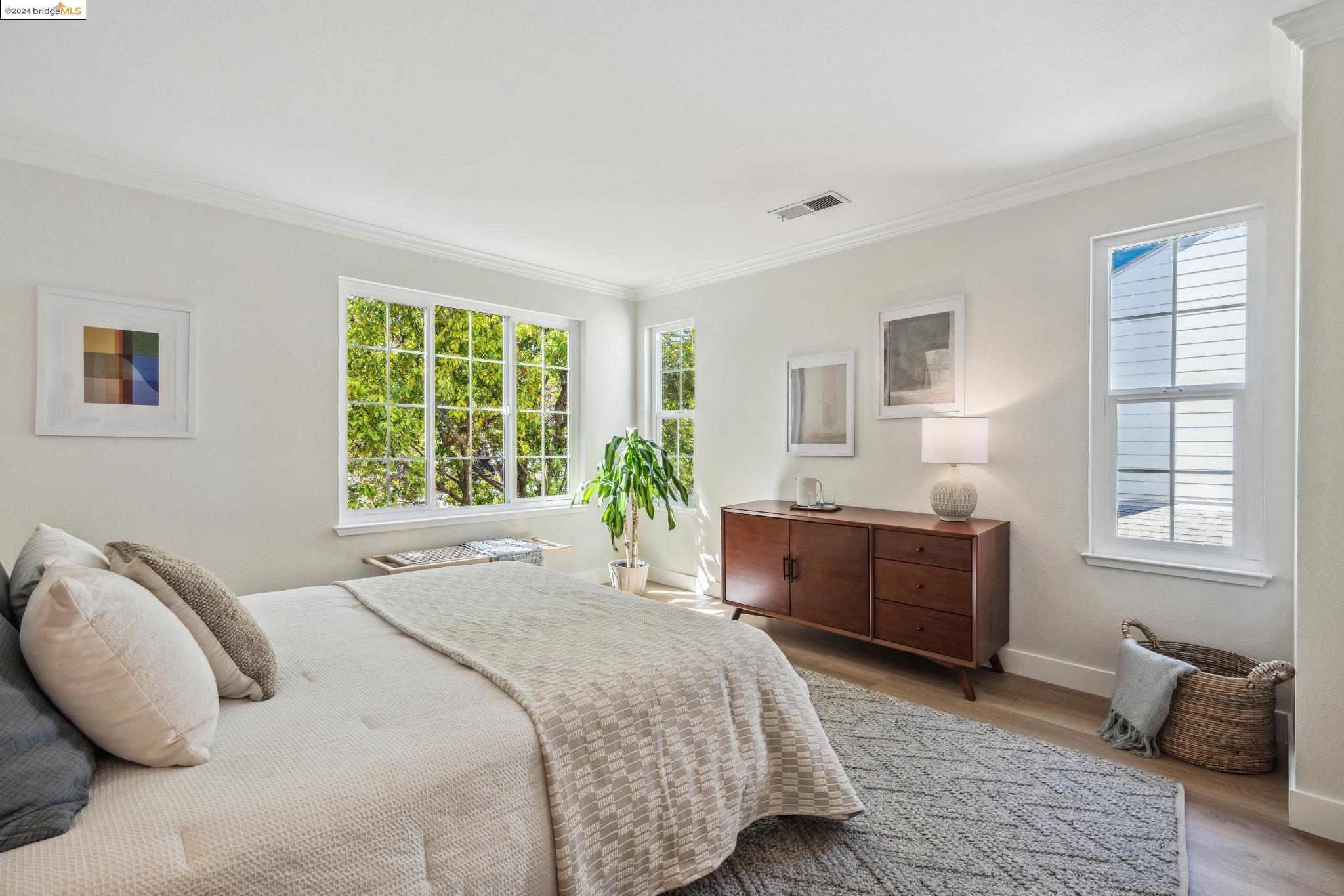 107 Commodore Dr
