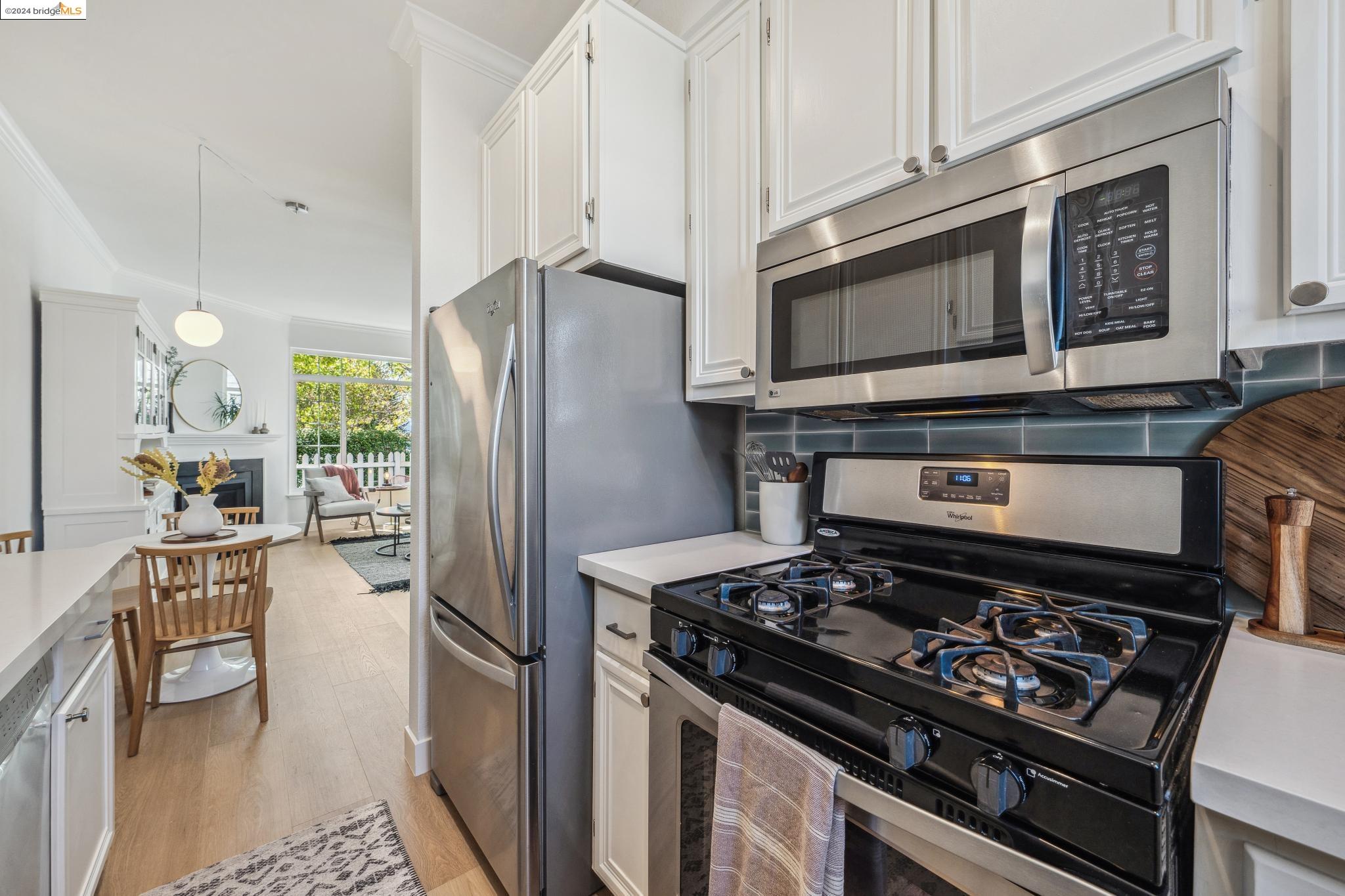 107 Commodore Dr
