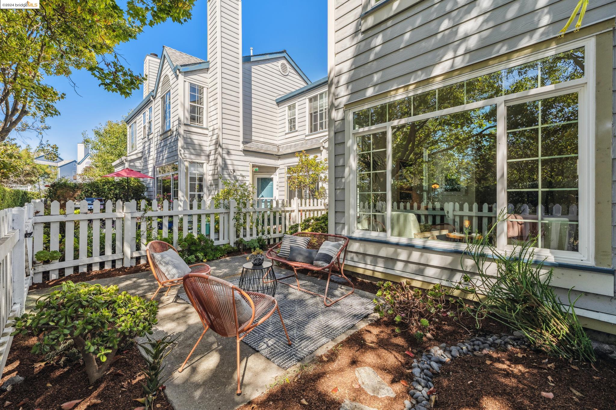 107 Commodore Dr