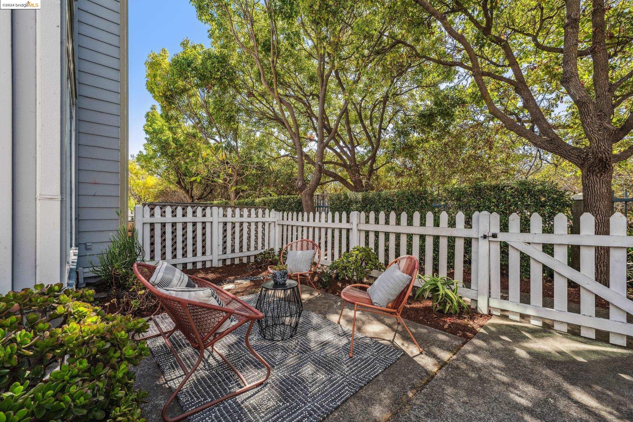 107 Commodore Dr