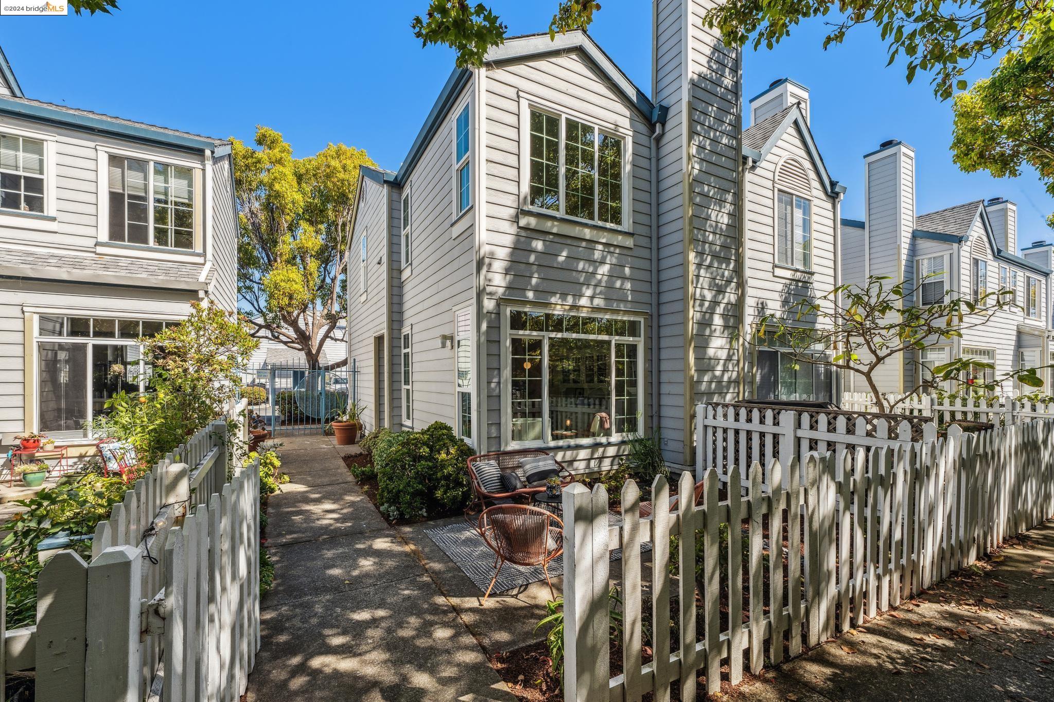 107 Commodore Dr