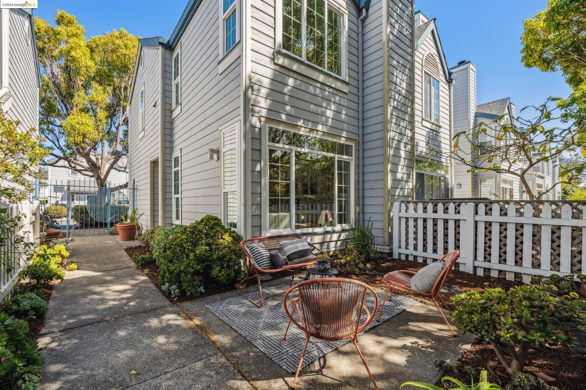 107 Commodore Dr